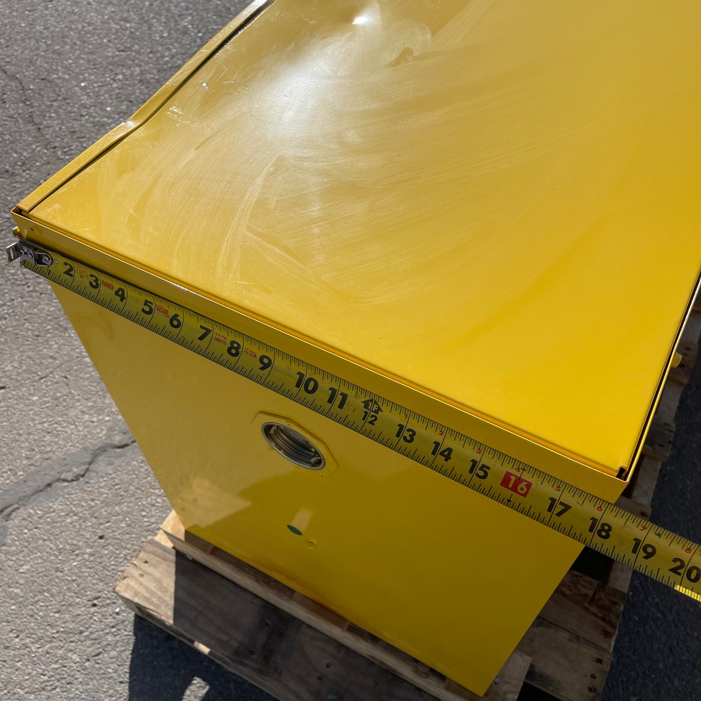 Z@ Pallet of JUSTRITE Sure-Grip EX Flammable Liquid Storage Cabinet 17 Gal Capacity 43"x24"x18" 891700