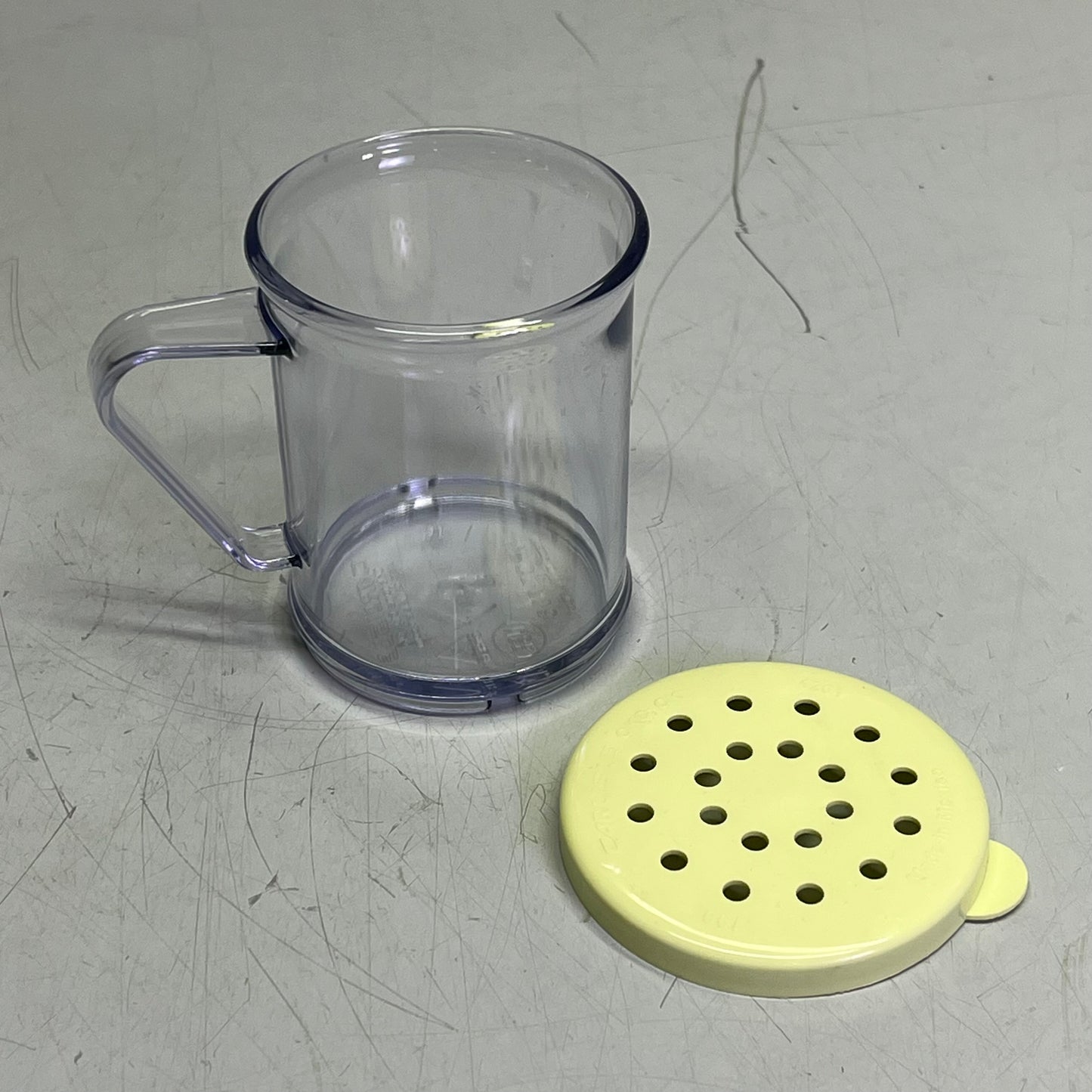 CARLISLE (6 PACK) Polycarbonate Shaker Dredge W/ Lid 4.57mm Holes - 8oz 4260S04