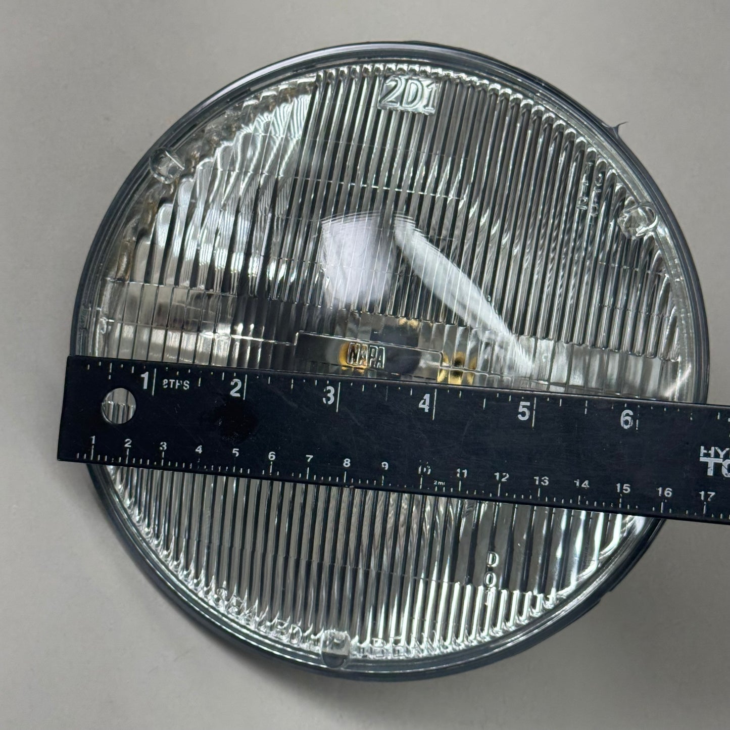 NAPA OE Quality Sealed Beam Flood Light 3 Contact Lugs 450 hr 7" Dia H6024B