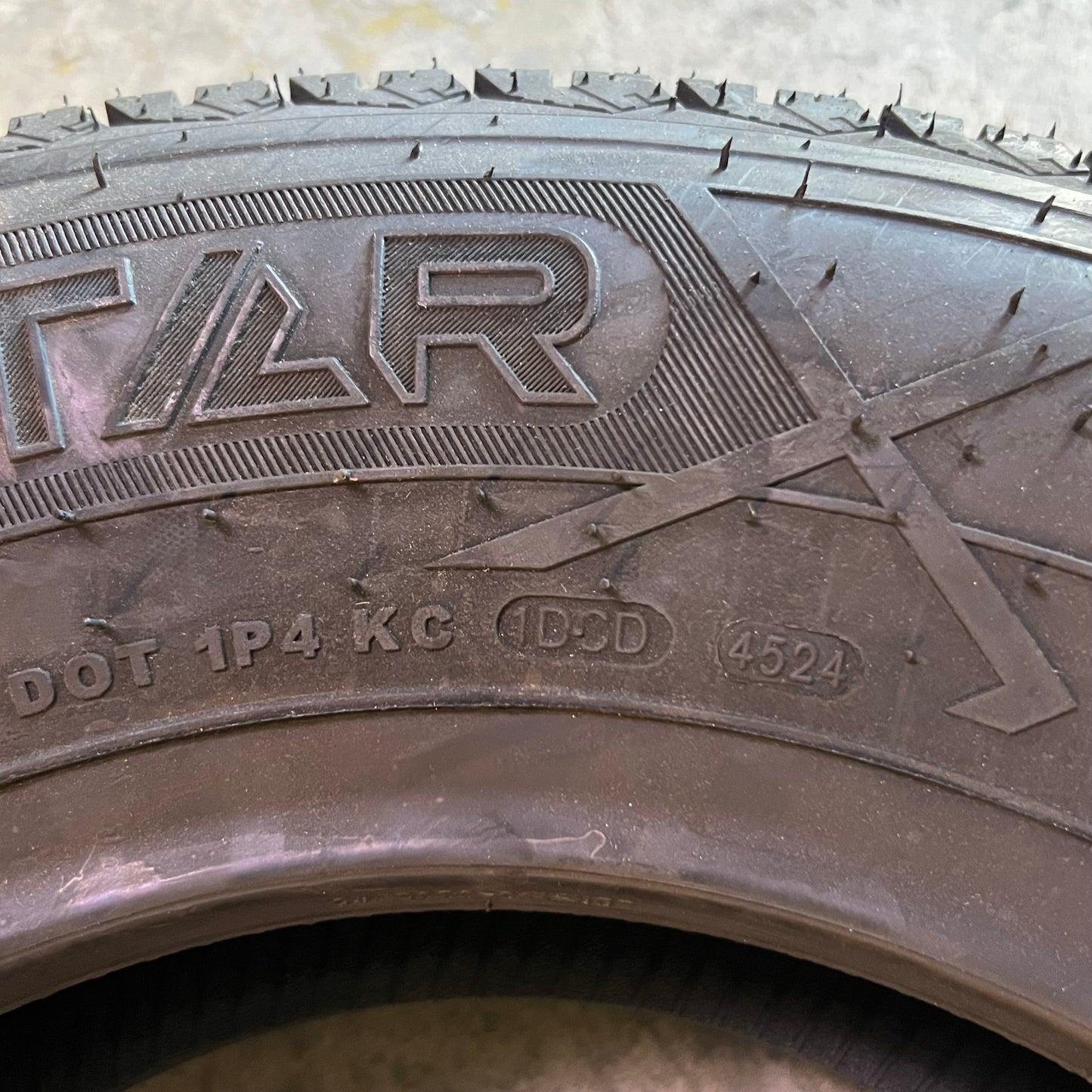CARLISLE Radial Trail Tires Dot 4524 ST205/75R14 Black 6H1483