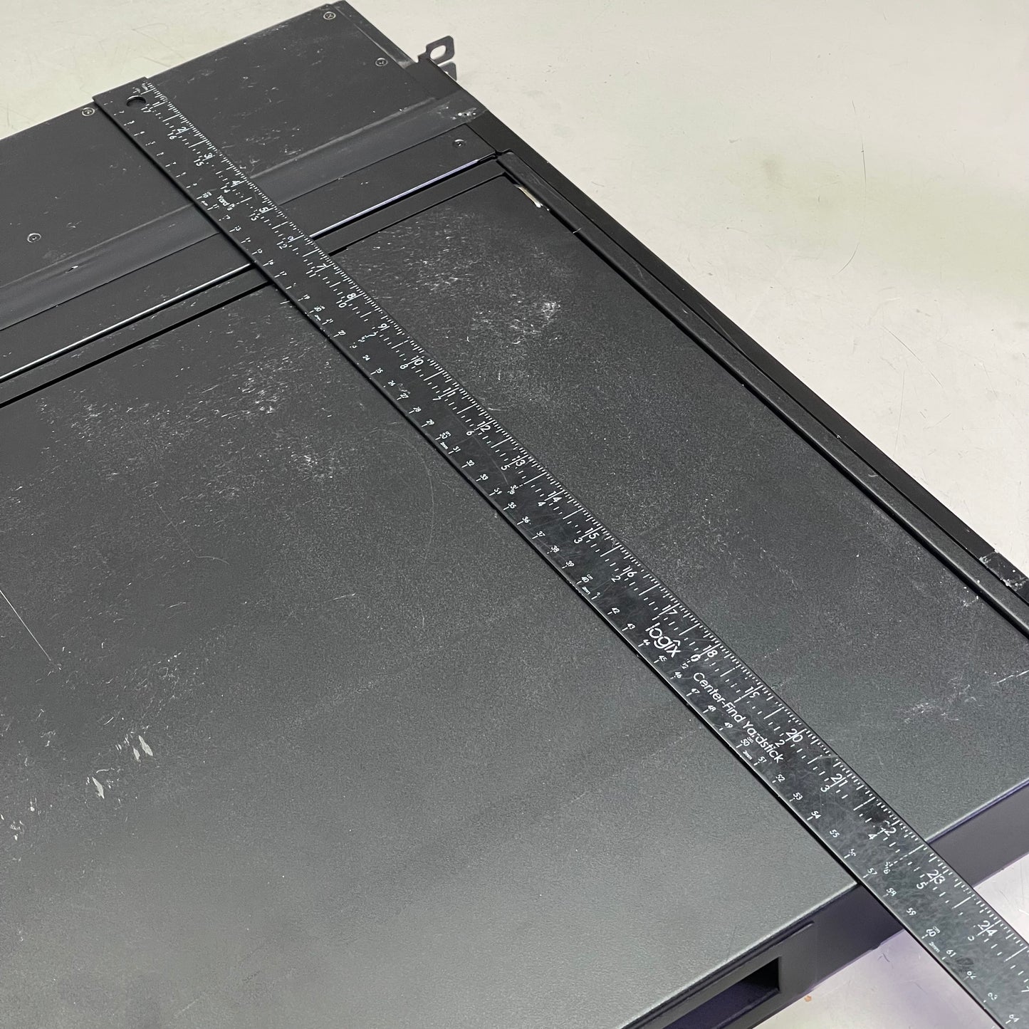 RARITAN Rackmount LCD KVM Console T1700-LED (Used)