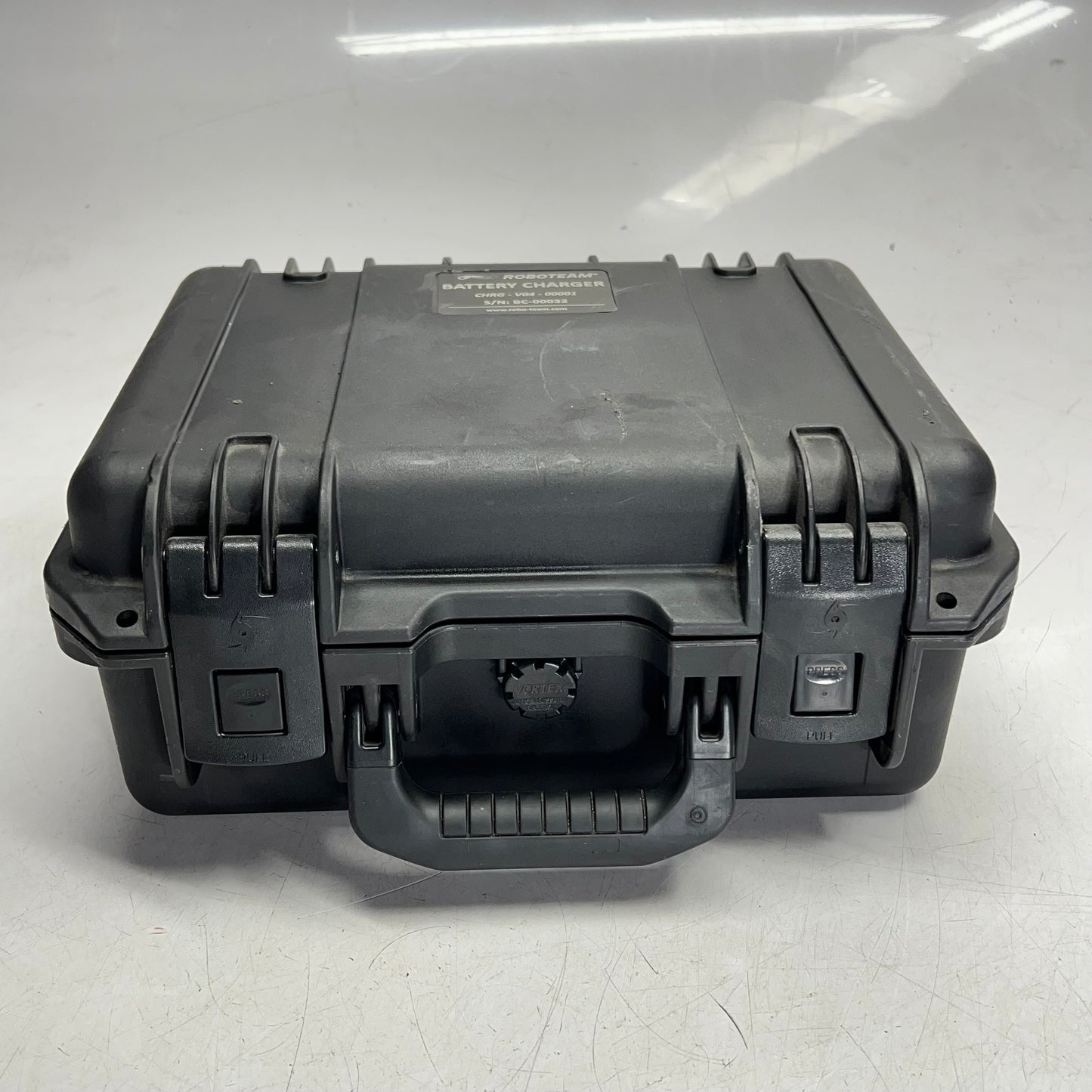 ROBOTEAM Multi-bay Charging Case For Tactile Ground Robot 24-Bolt CHRG-V04-00001