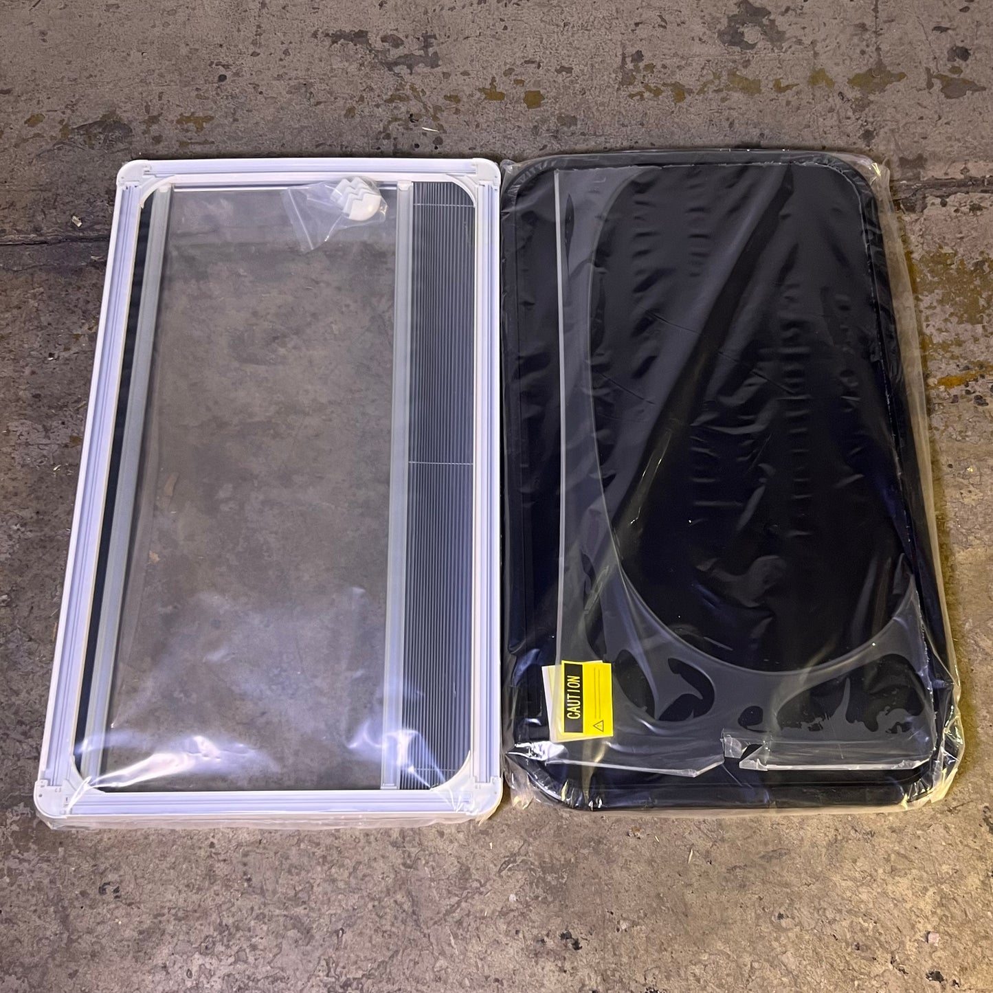 Window Blind Caravan & Black Tinted Flat Sz 21"H x 36"L 04-ACR-900500-R5K-AB