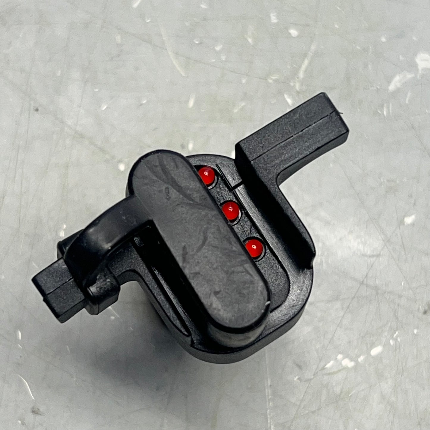 HOPKINS LED Test 6 Round To 4 Flat Adapter Integrated LED Lights Black 47325