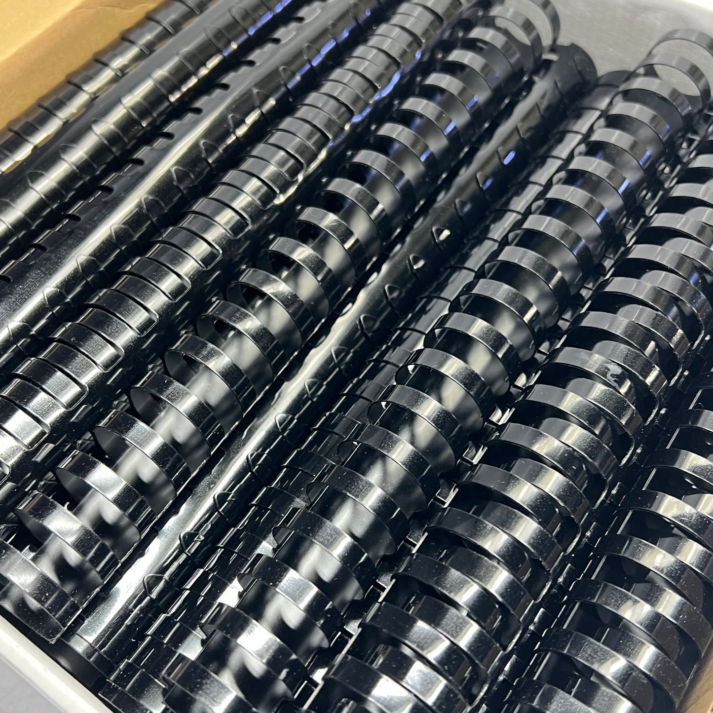 GBC (100 PACK) Durable Comb Bind Binding Spines 1" Dia 19 Holes Black 4000118