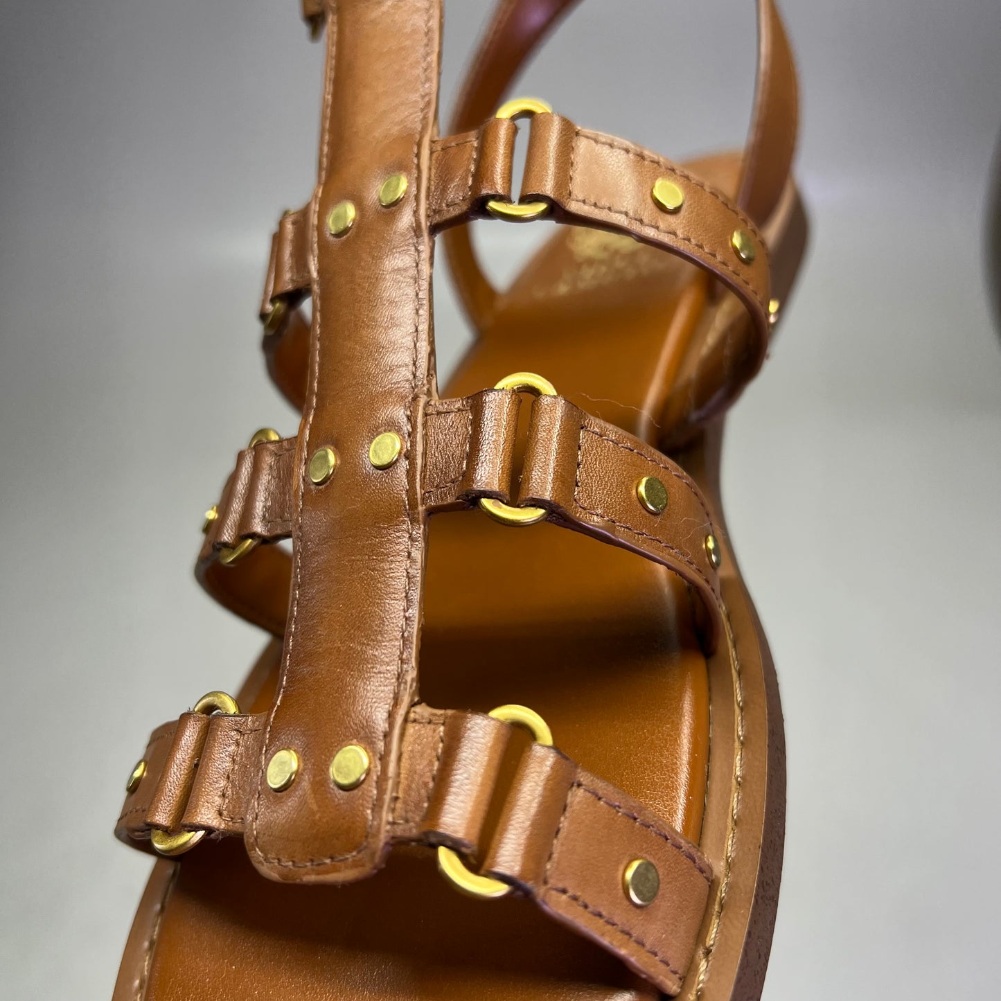 VINCE CAMUTO Leather Studded Gladiator Sandals Women's Sz 9M Caramelo VC-Claira