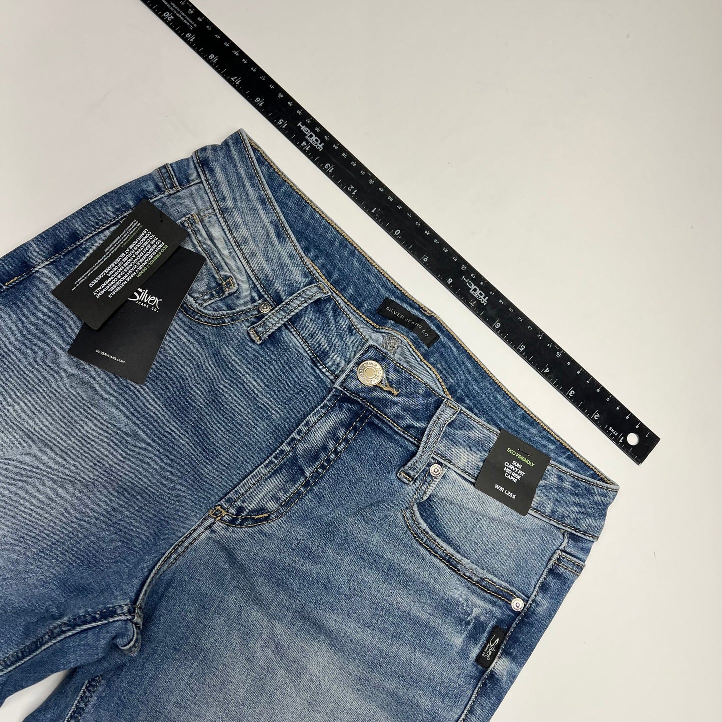 SILVER JEANS CO Suki Curvy Mid Rise Capri Womens Sz 31/23.5 Indigo L43920ECF252