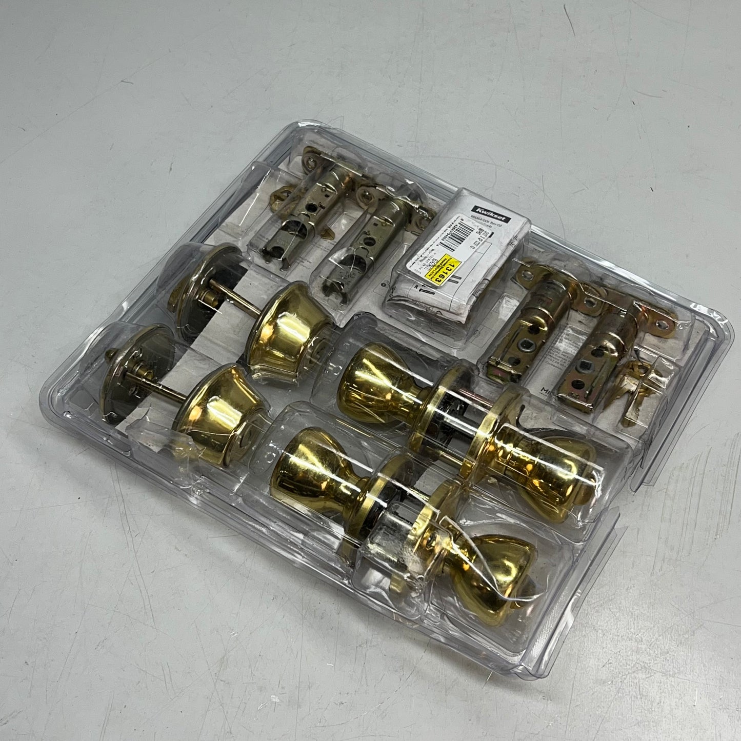 KWIKSET Exterior Entry Door Knob & Deadbolt Combo Pack Polished Brass 92420-031