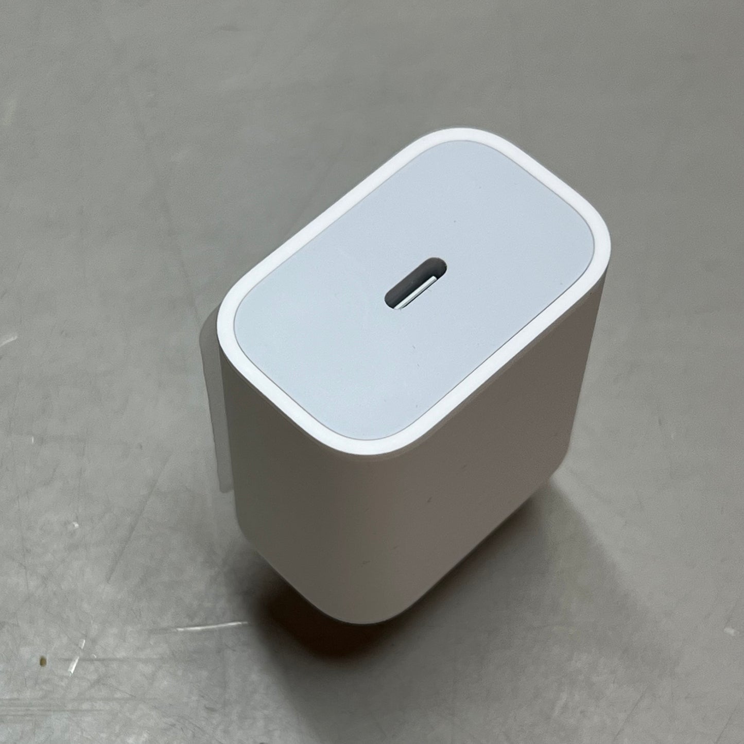 APPLE Fast Charging USB-C Power Adaptor 20 Watt White MHJA3AM/A (Return)