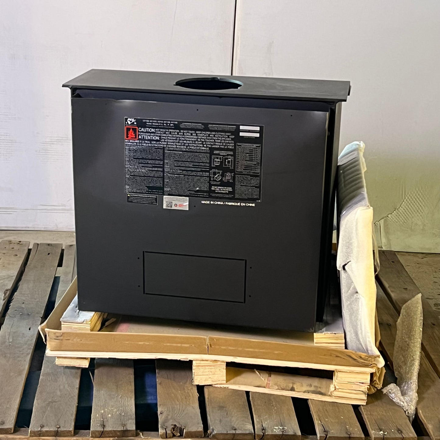 ASHLEY HEARTH Firewood Indoor Stove 68,000 BTUs 1,200sq Ft Black AW1120E-P