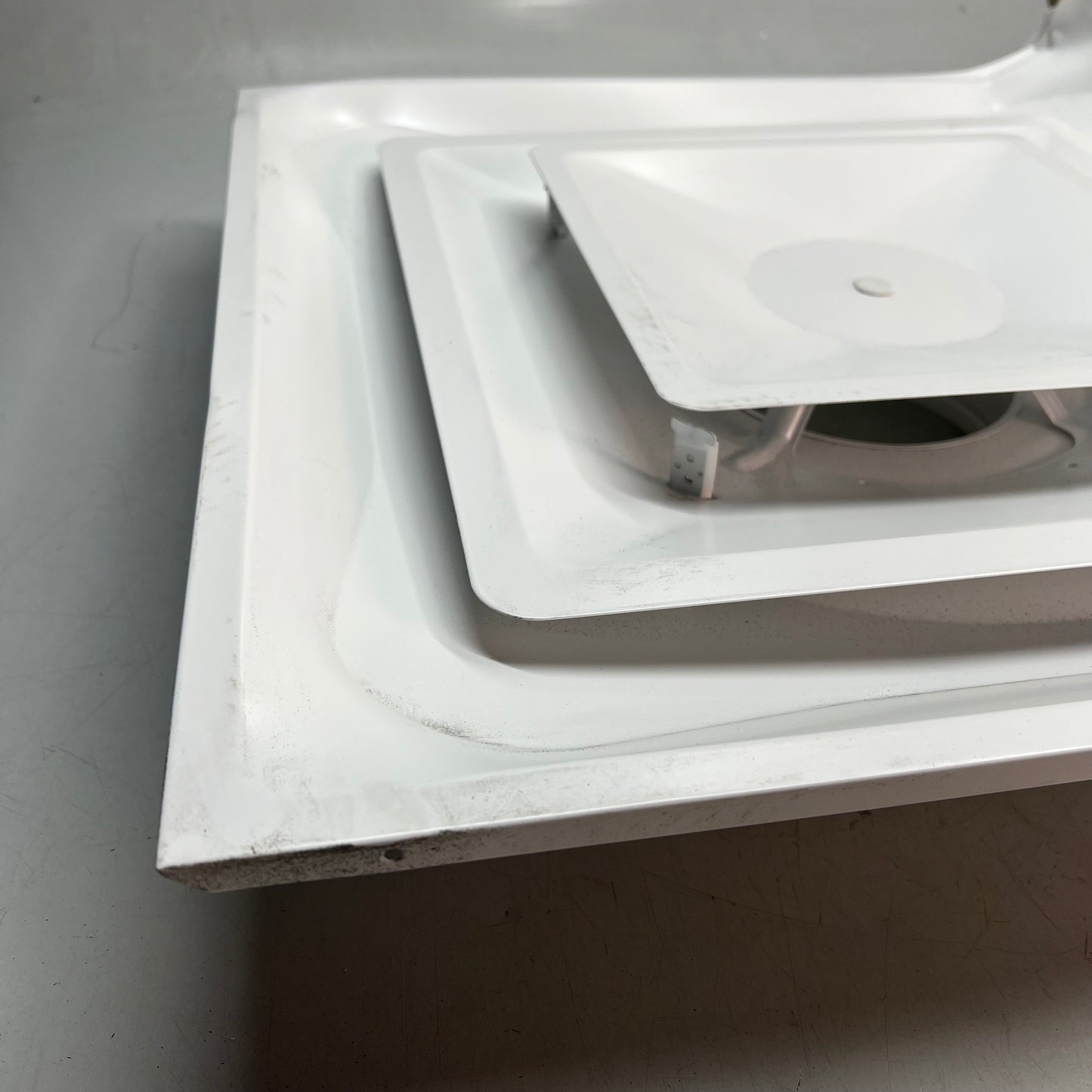 ZA@ ZORO SELECT Steel Square 2 Cone Diffuser 6" White 4MJU2 (As-Is) Dented