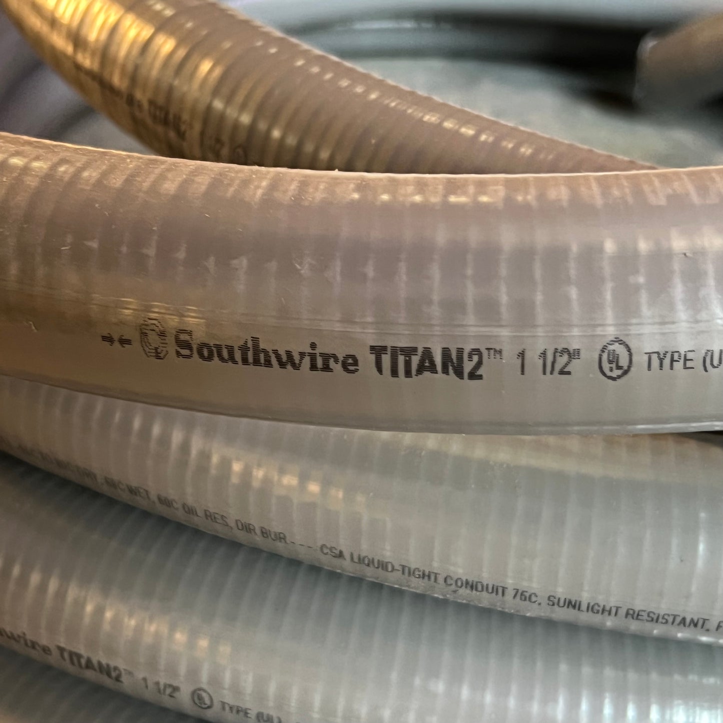 SOUTHWIRE TITAN 2 Metallic Liquidtight Flexible Conduit Sz 50ft x 1-1/2" Grey 55093205