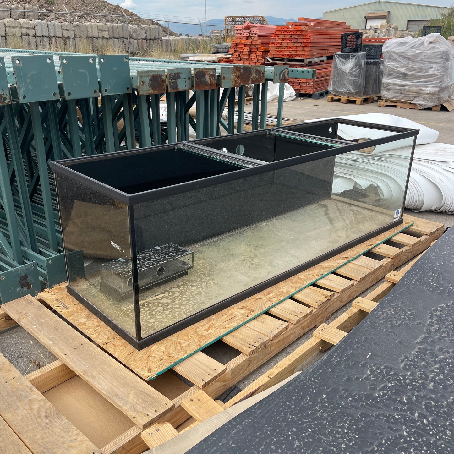 Z@ PLANET AQUARIUMS Water Tank 84"x25"x24" (AS-IS)
