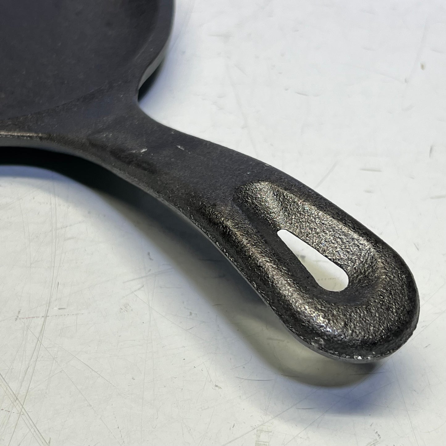 LODGE 10" Oval Pre-Seasoned Cast Iron Fajita Skillet With Handle