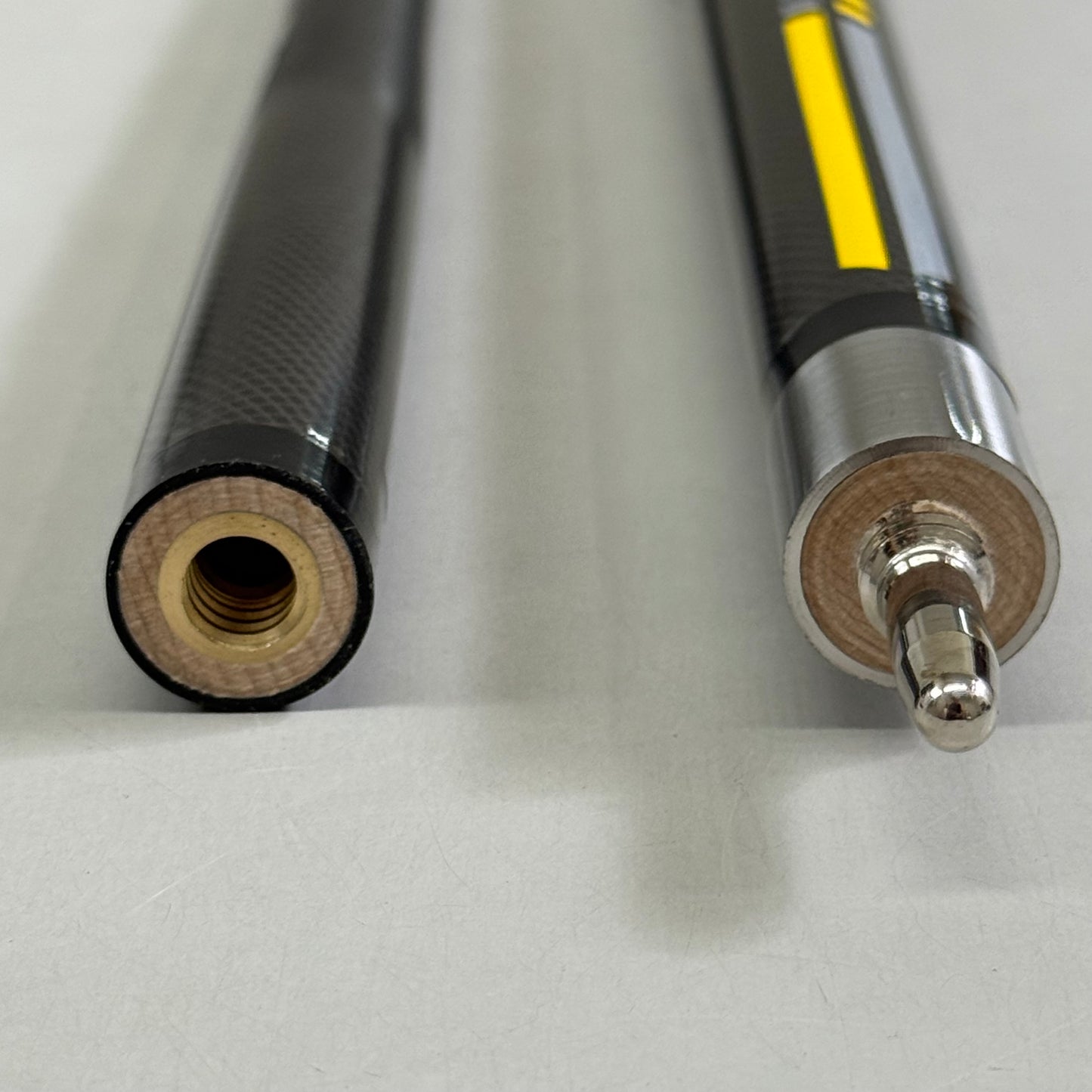 MIZERAK Premium Carbon Composite 3D Grip Cue 58" (Distressed Packaging) P1883B