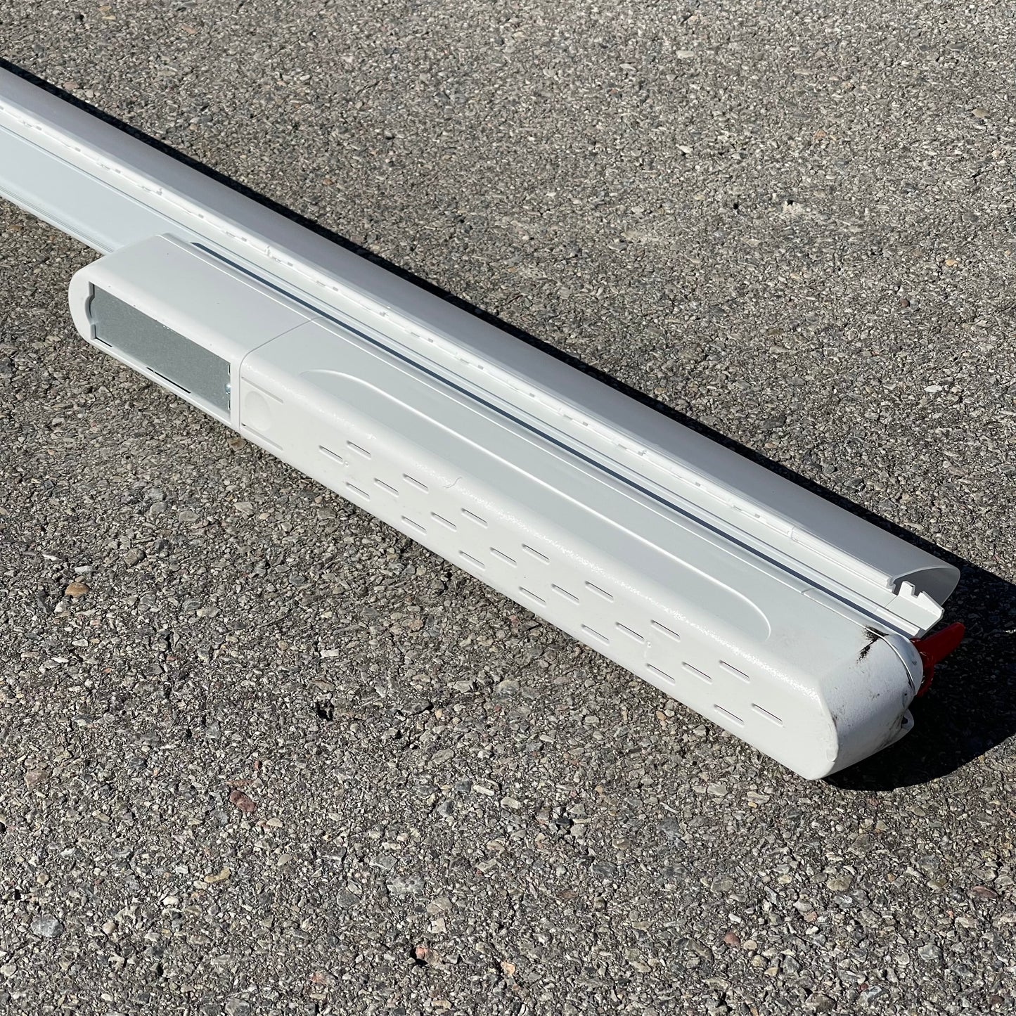 LUMINATION Low Bay LED Fixture LUS Series 8’ L White LUSC8A0A0V1T40VQCSWHTE