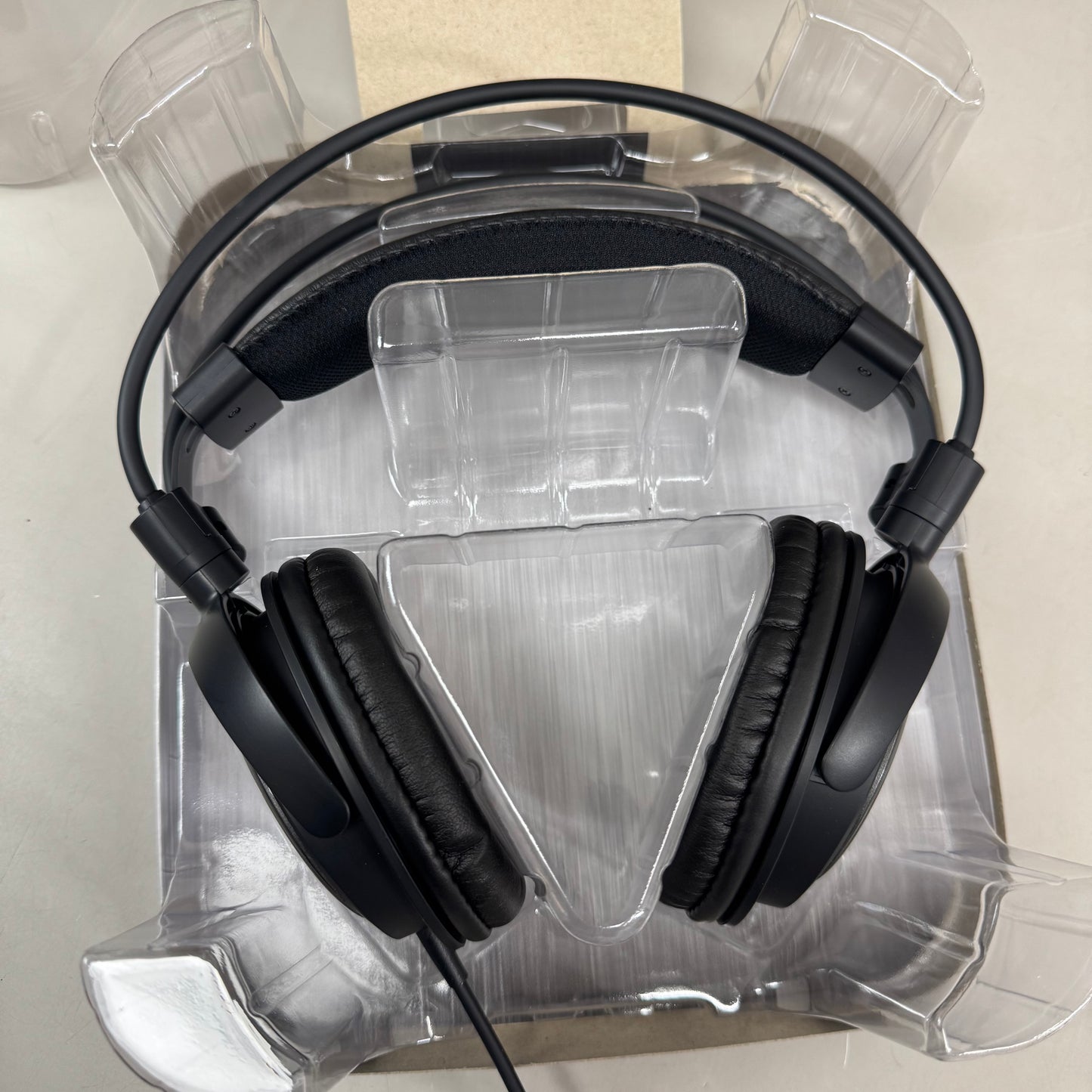 ZA@ AUDIO-TECHNICA Closed-back Stereo Over Ear Cabled Headphones Black ATH-AVC400