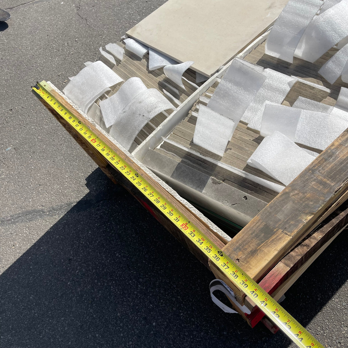 UNBRANDED (~120 Pack) Tiles 18"x18"x0.5" Limestone(?)
