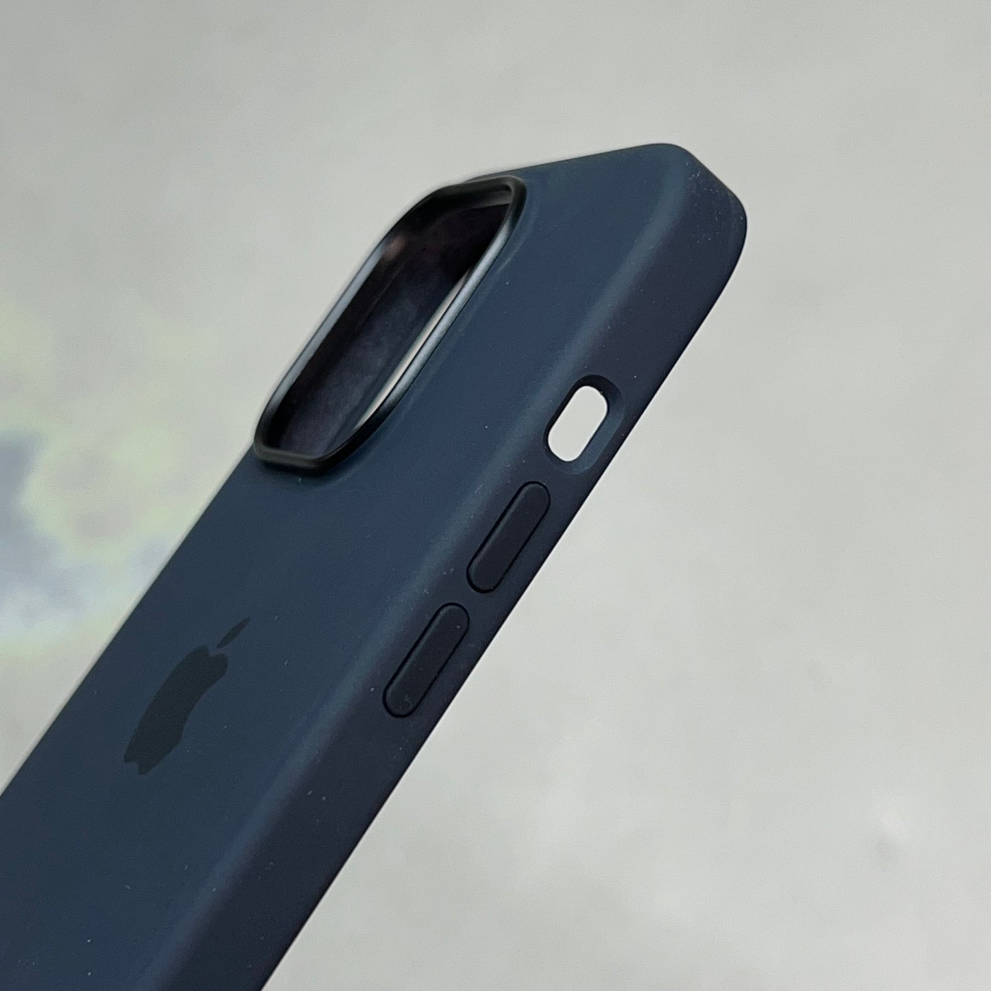 APPLE 14 Pro High Quality Silicone Case W/ MagSafe Midnight  MPTE3ZM/A (Return)