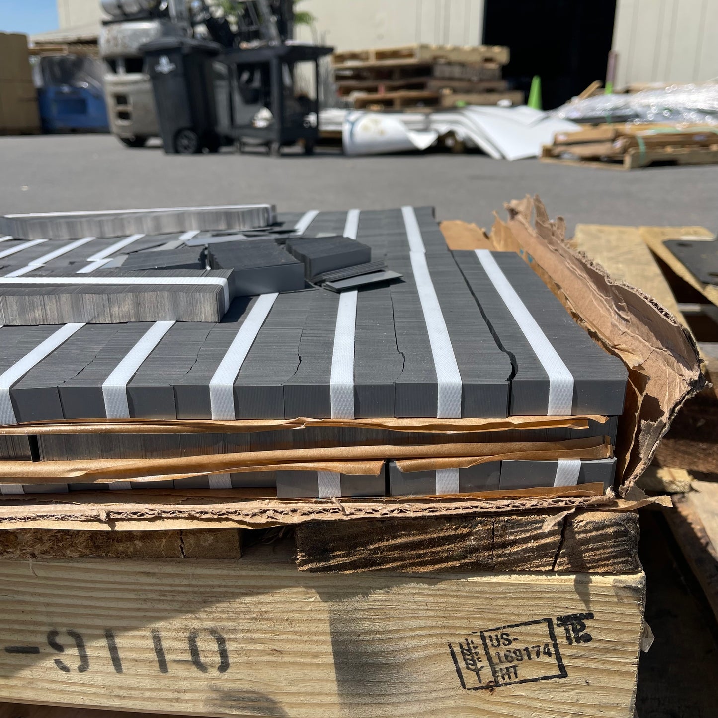 ZA@ UNBRANDED Laminated Rubber Dock Bumpers and Steel Strips for Spot Welding (AS-IS)