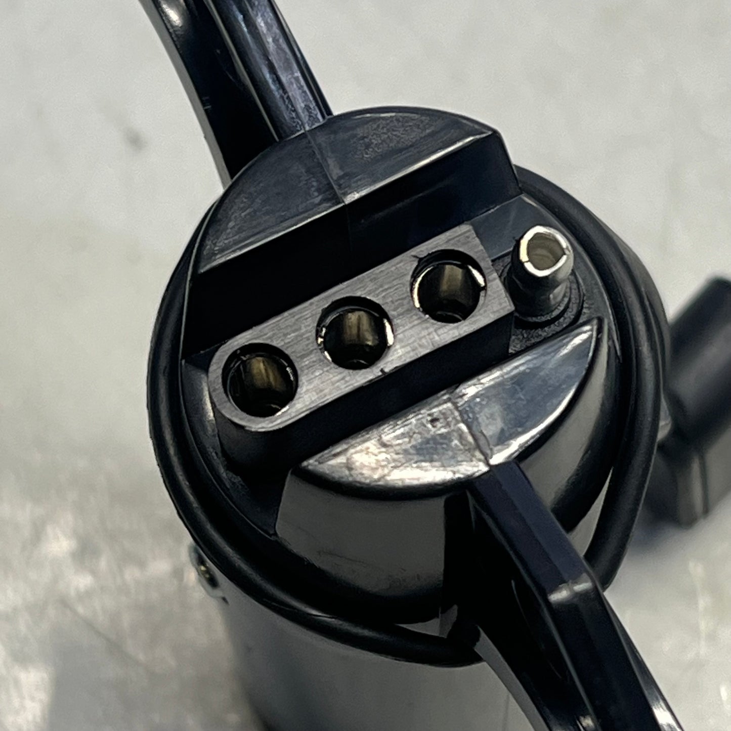 HOPKINS (3 PACK) 7 Round To 4 Flat Adapter Includes Dust Cover Black 47405