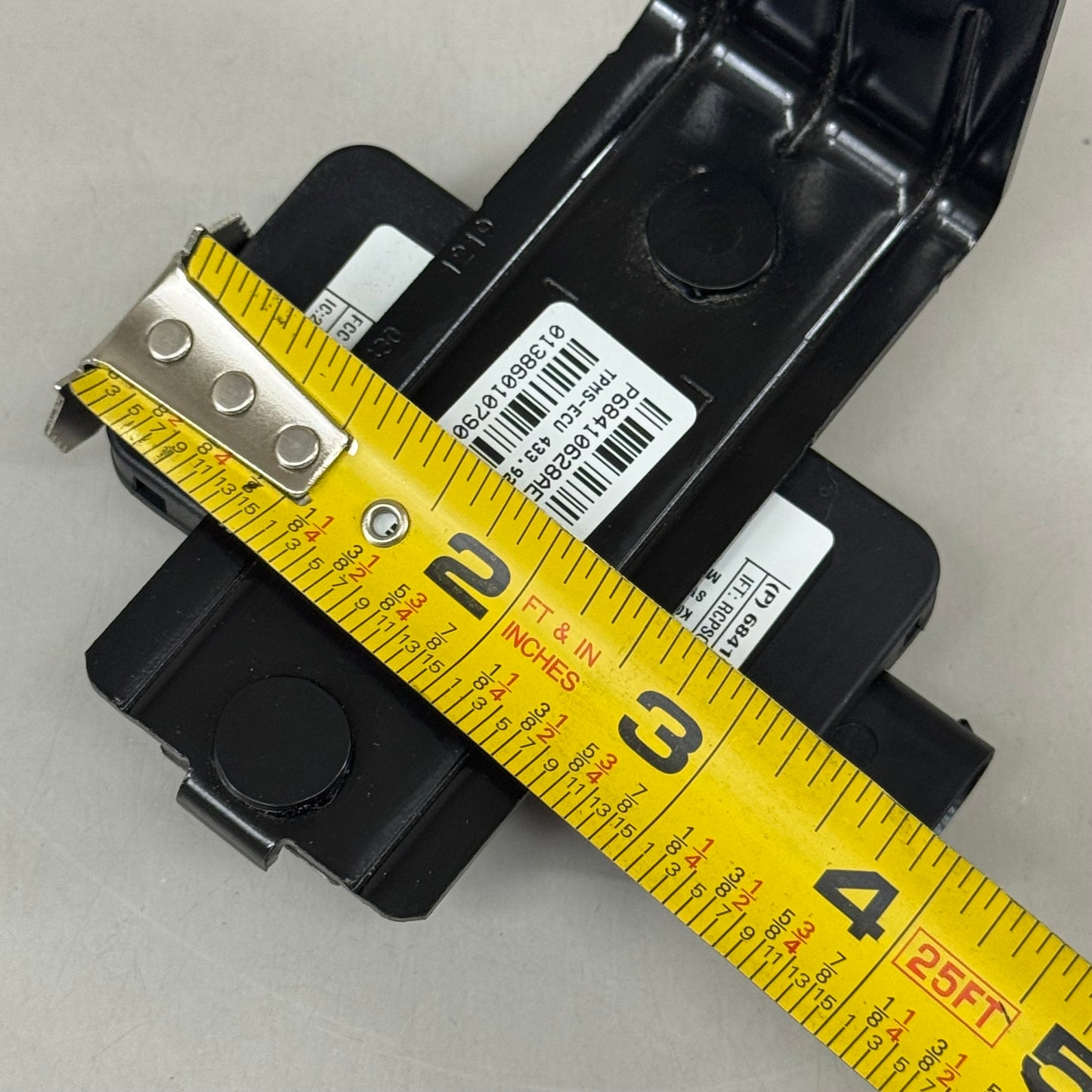 MOPAR Tire Pressure Monitoring Module For Jeep 68410628AE-001 (Distressed Packaging)