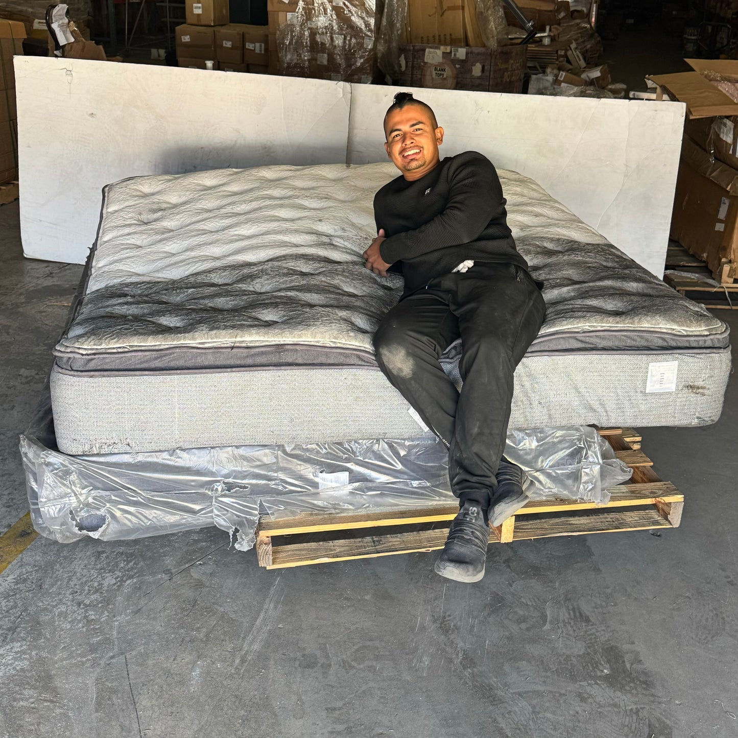 ZA@ WHITE ELEPHANT COLLECTION Mattress King CA-46257 (AZ) Sz E  75”x79” Grey & White (AS-IS, Damage)