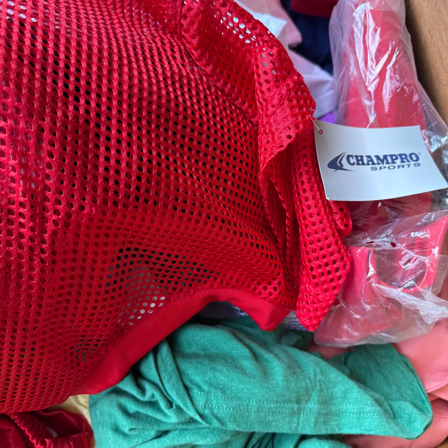 ZA@ Pallet of MIXED 100’s Of Men’s & Women’s Clothing