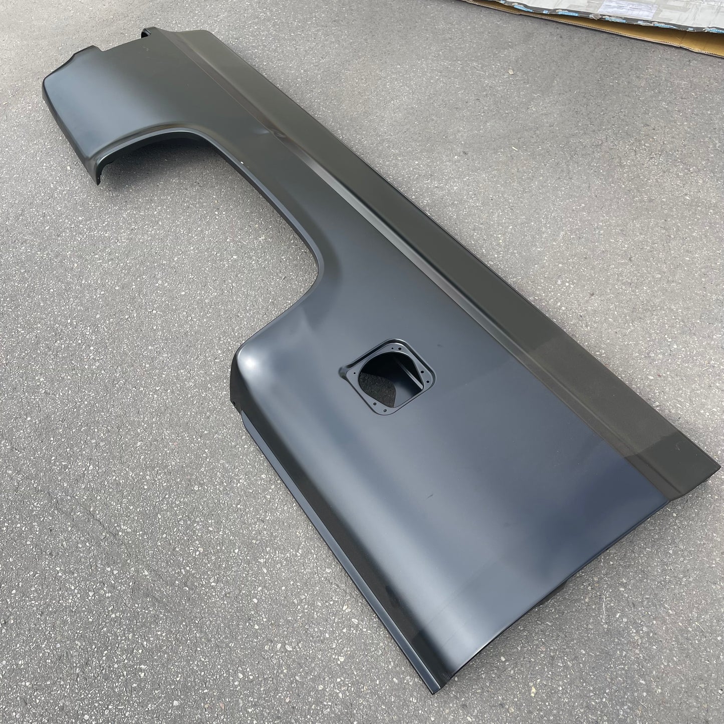 ZA@ Pallet of CHL Right Bedside Fleetside For Chevy/GMC Pickup 1979-1987 Black LG-60-057/RH (AS-IS)