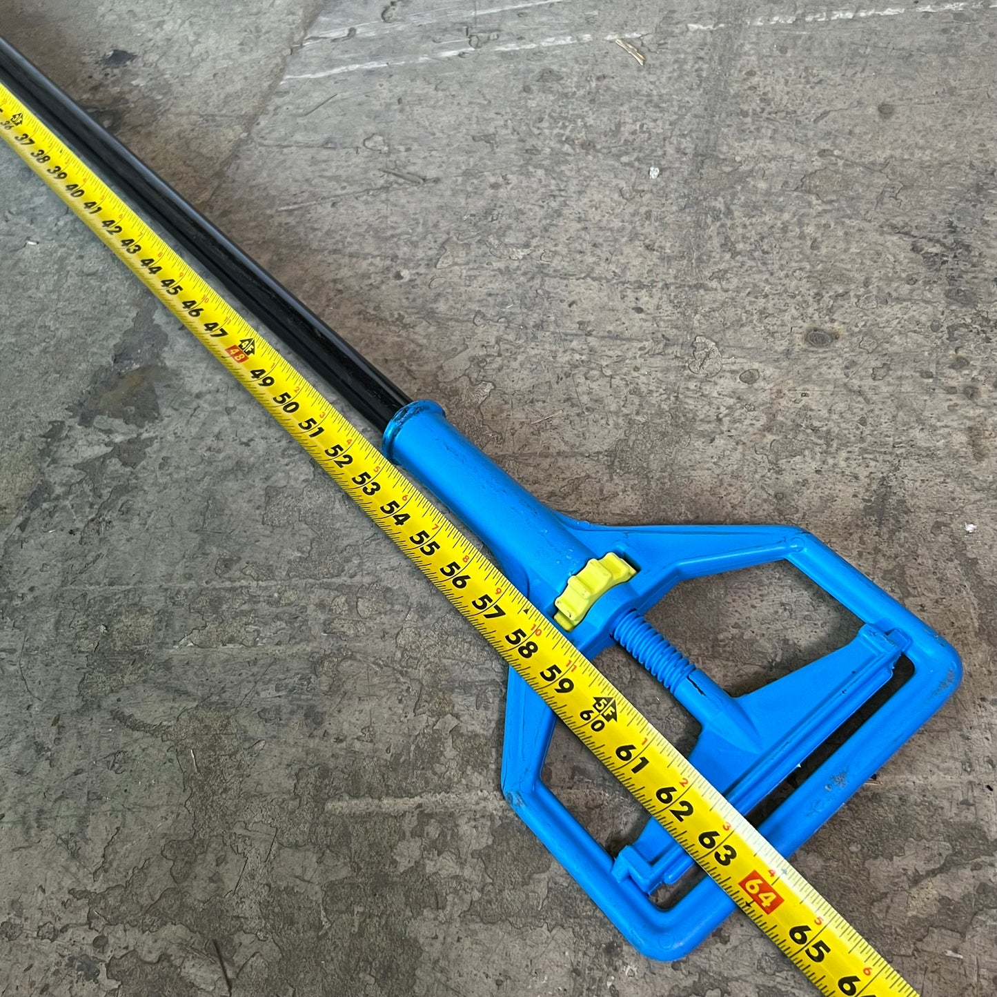 HOSPECO (2 PACK) Side Gator Mop Handle Black & Blue