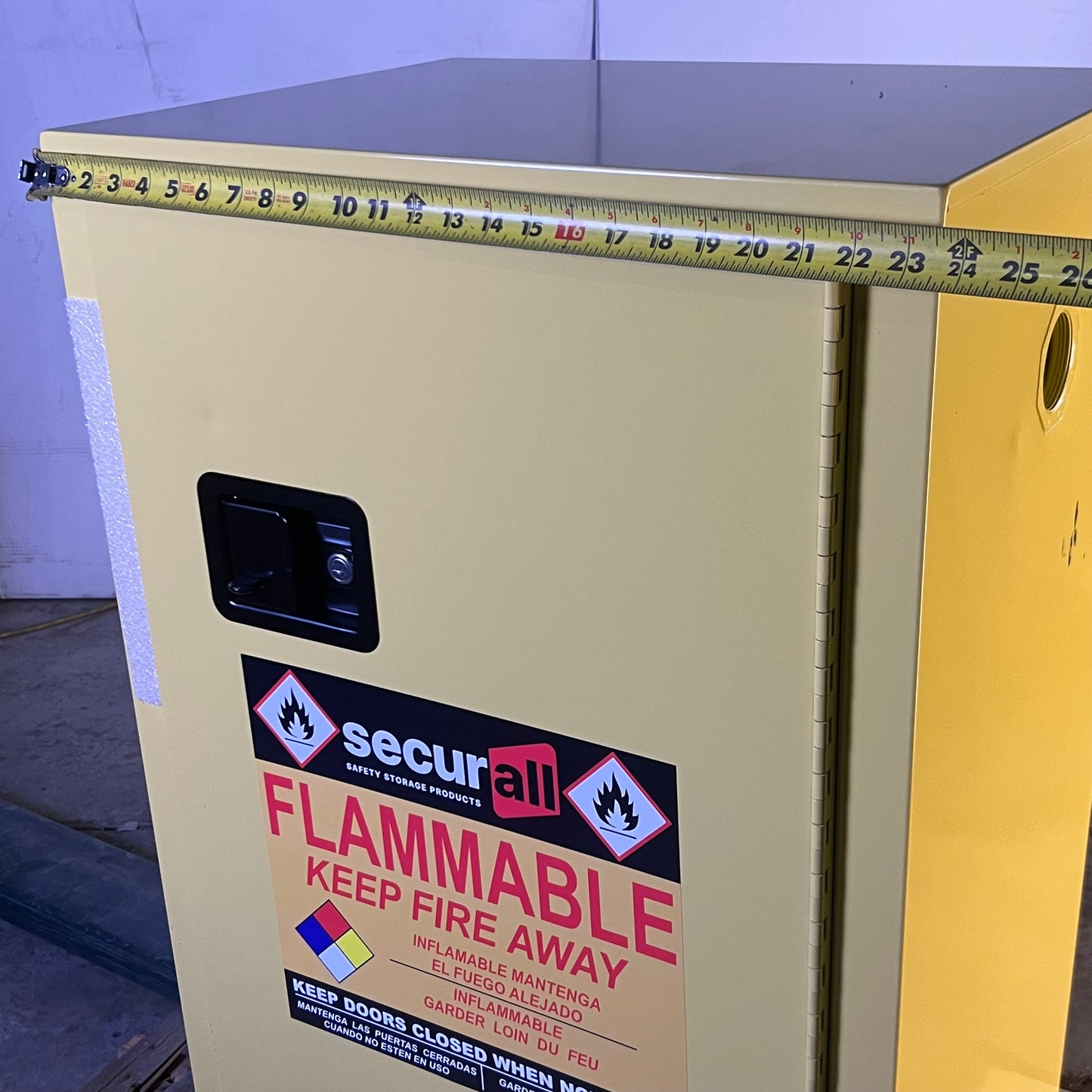 ZA@ SECURALL Safety Cabinet for Flammables W/ Self-Latch Standard Door (New Other, Minor Striping)