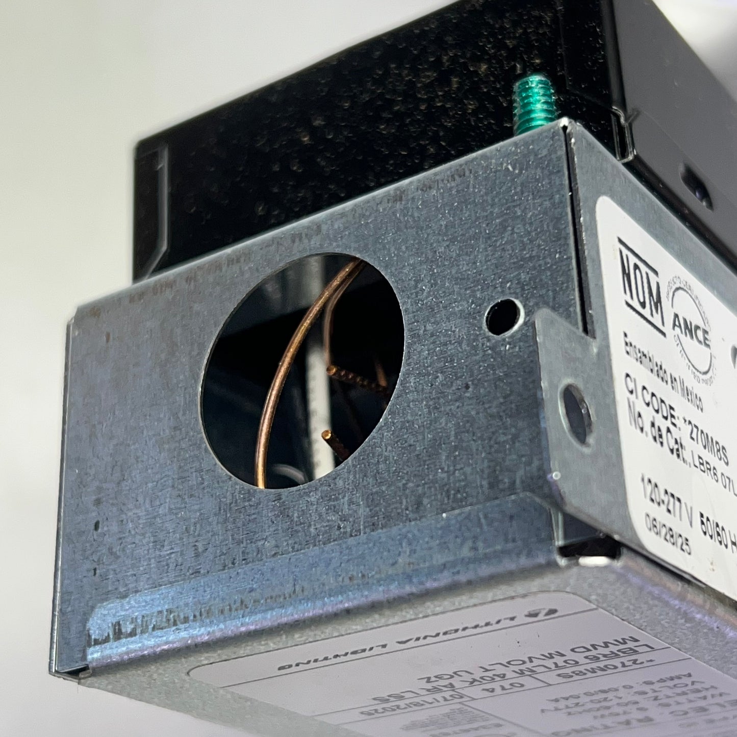 LITHONIA LIGHTING Retrofit Downlight 120-277V LBR6 07LM 40K AR LSS MWD MVOLT UGZ