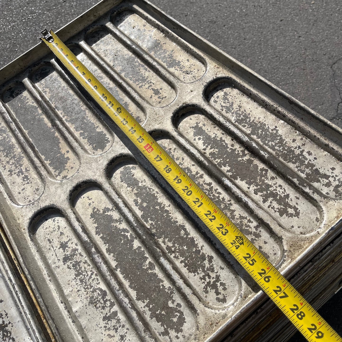 ZA@ Pallet of MIXED Bread Baking Trays, Steel 26.5”x18.5” pans ~900 lbs total (AS-IS)