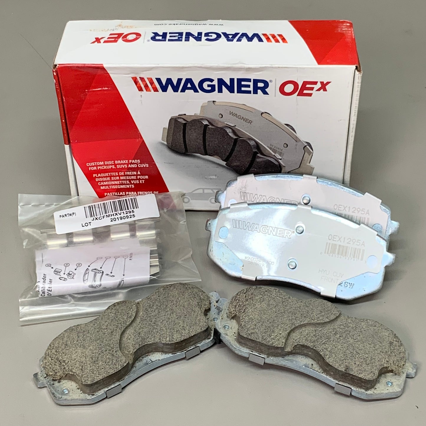 WAGNER OEx Ceramic Disc Brake Pad Set 5 1/2" x 2 1/2" Grey OEX1295A