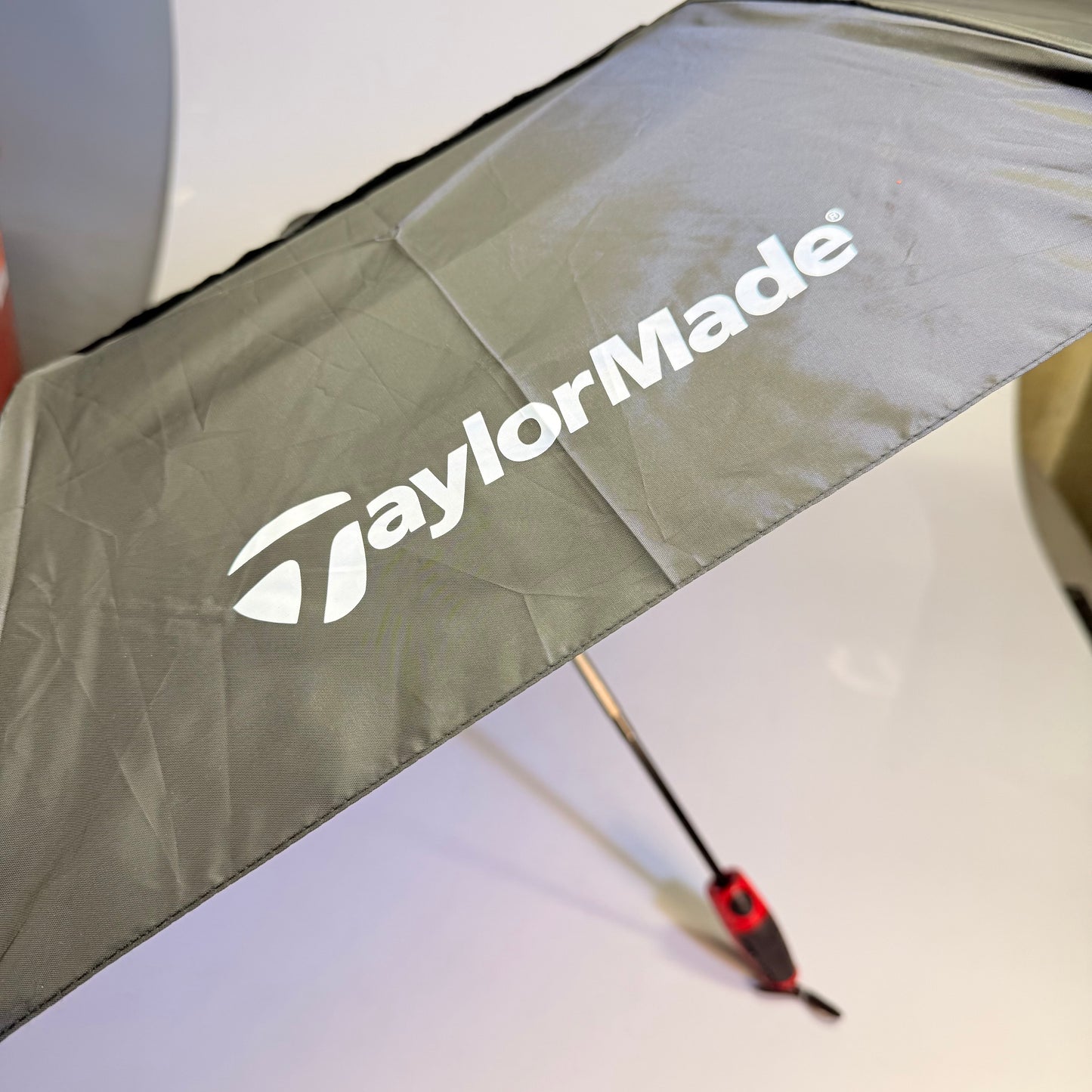 TAYLORMADE Golf Umbrella Vortexvent Compact Technology 47 in Black 2180
