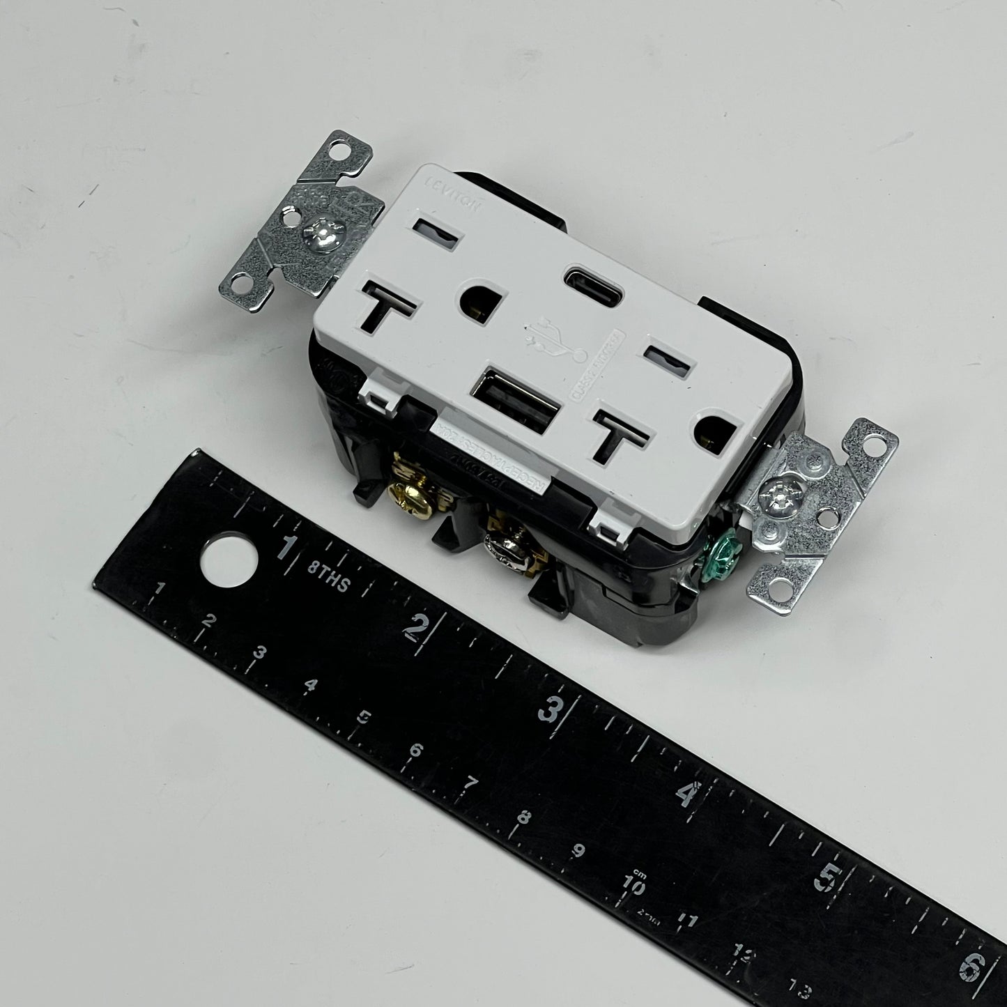 LEVITON Usb Type A/type C Outlet Charger 20a Tamper Resistant Outlet T5838-W
