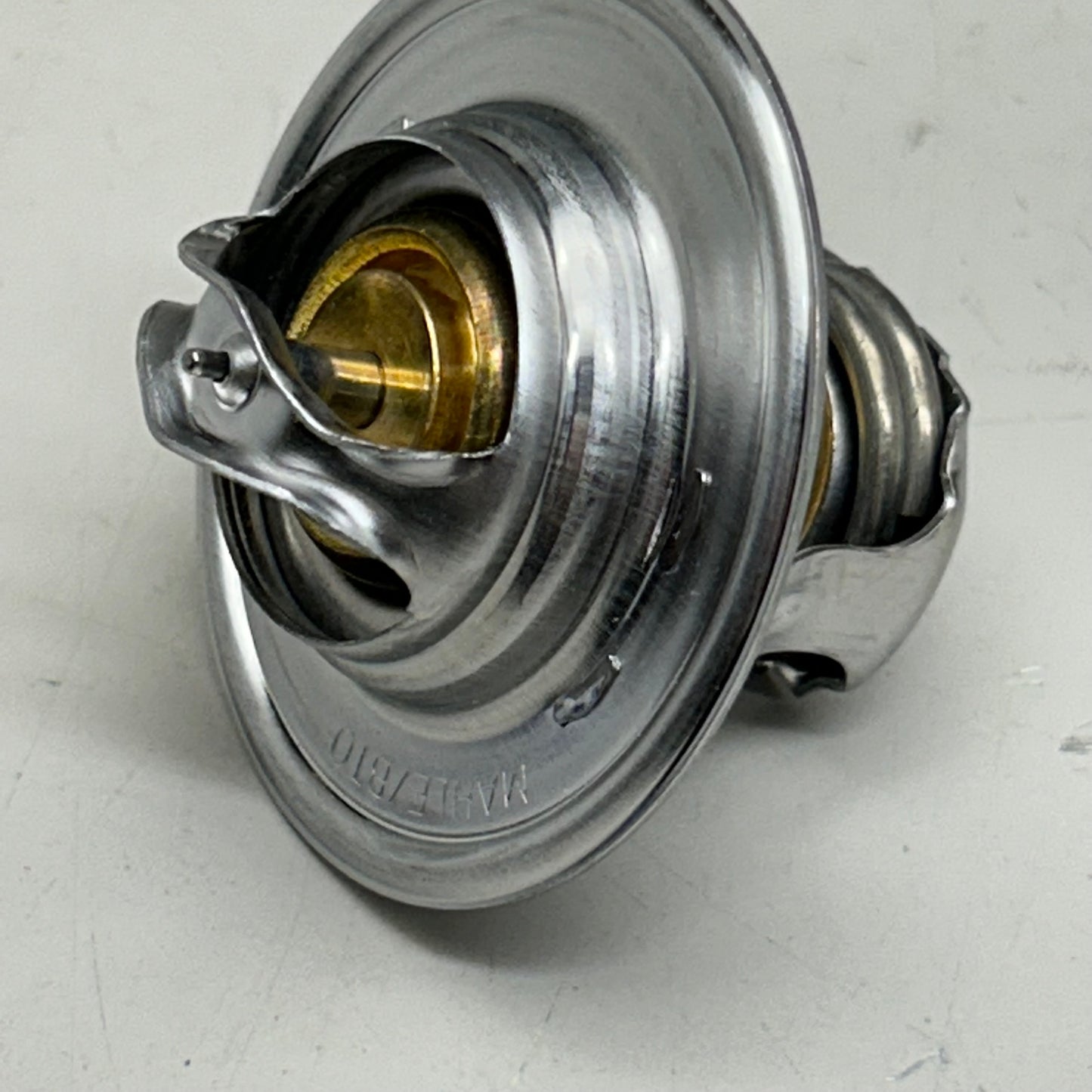 MAHLE Engine Coolant Thermostat Replacement Part For Audi & Volkswagen TX1487D