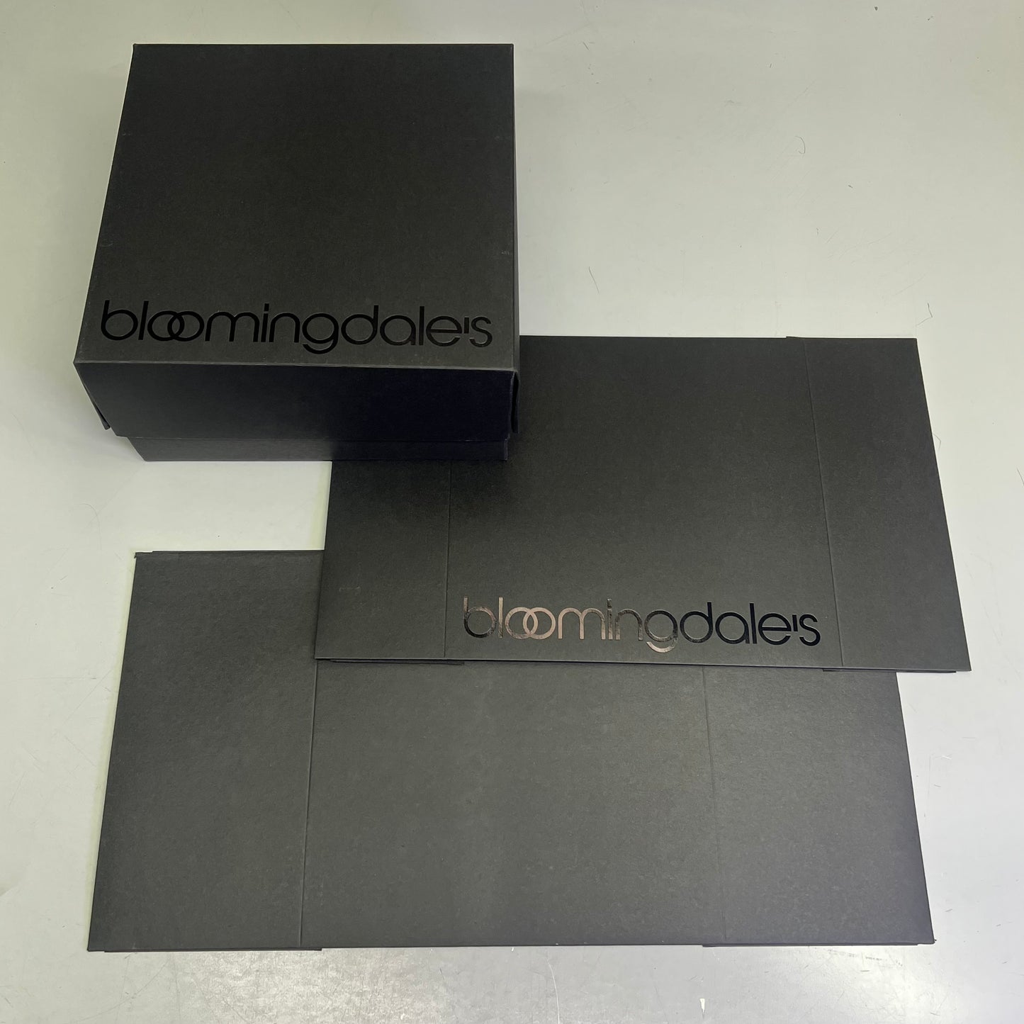 BLOOMINGDALE'S Chic Folding Gift Box 12"x12"x 6" Shiny / Matte Black