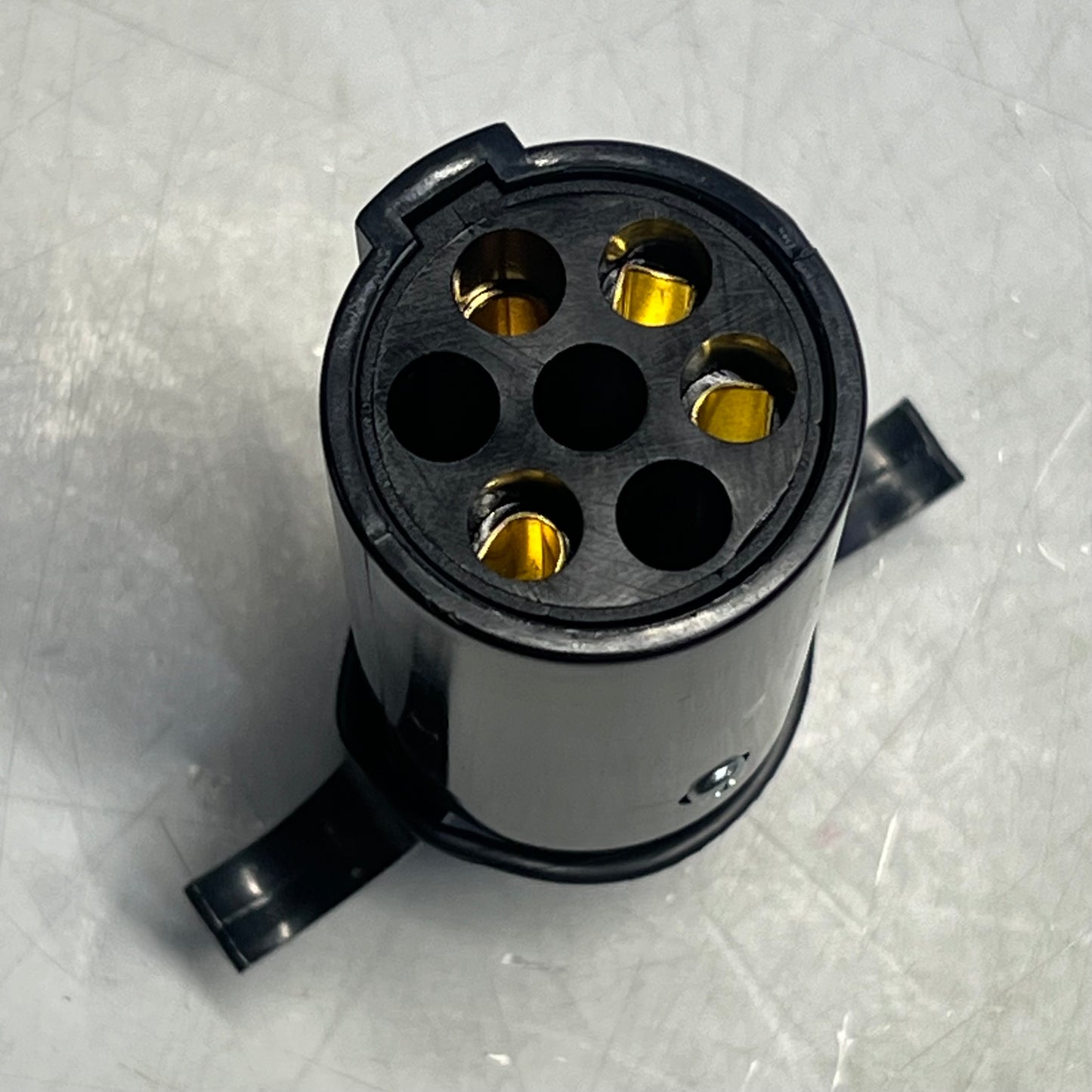 HOPKINS (3 PACK) 7 Round To 4 Flat Adapter Includes Dust Cover Black 47405