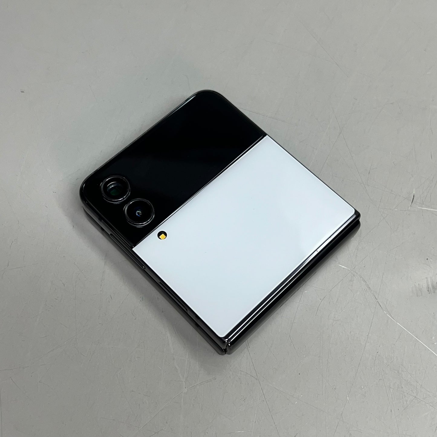 SAMSUNG Z Flip 4 Smartphone 128GB 6.7" Display White (Pre-Owned)