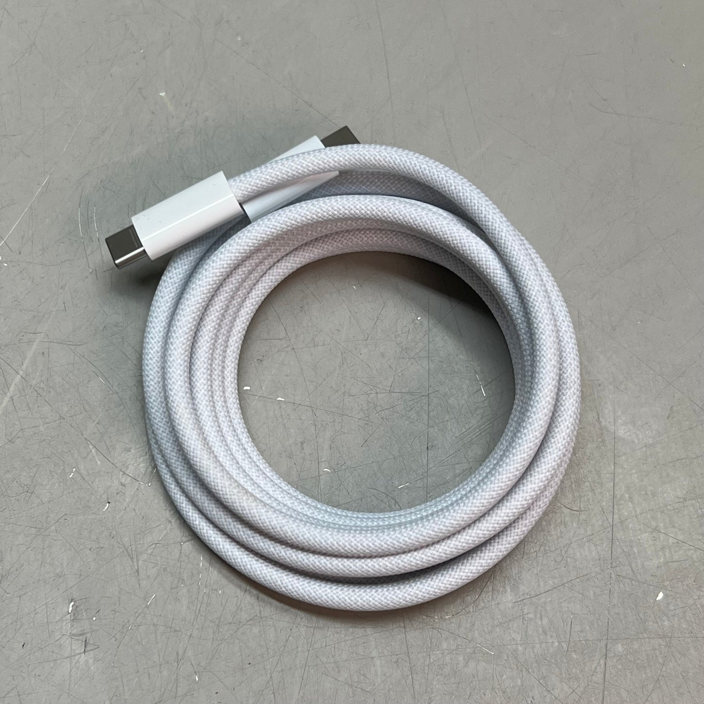 APPLE USB-C Woven Charge Cable 240 Watt (2 M) White MU2G3AM/A (Return)
