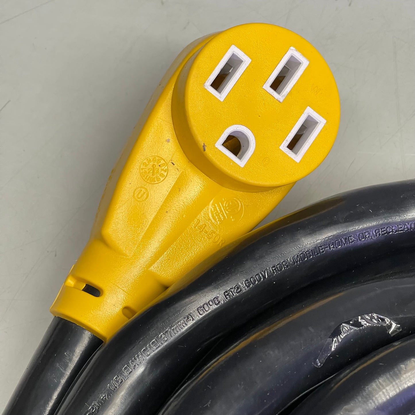 CAMCO RV Power Grip Extension Cord 30’ Black w/ Yellow 55195