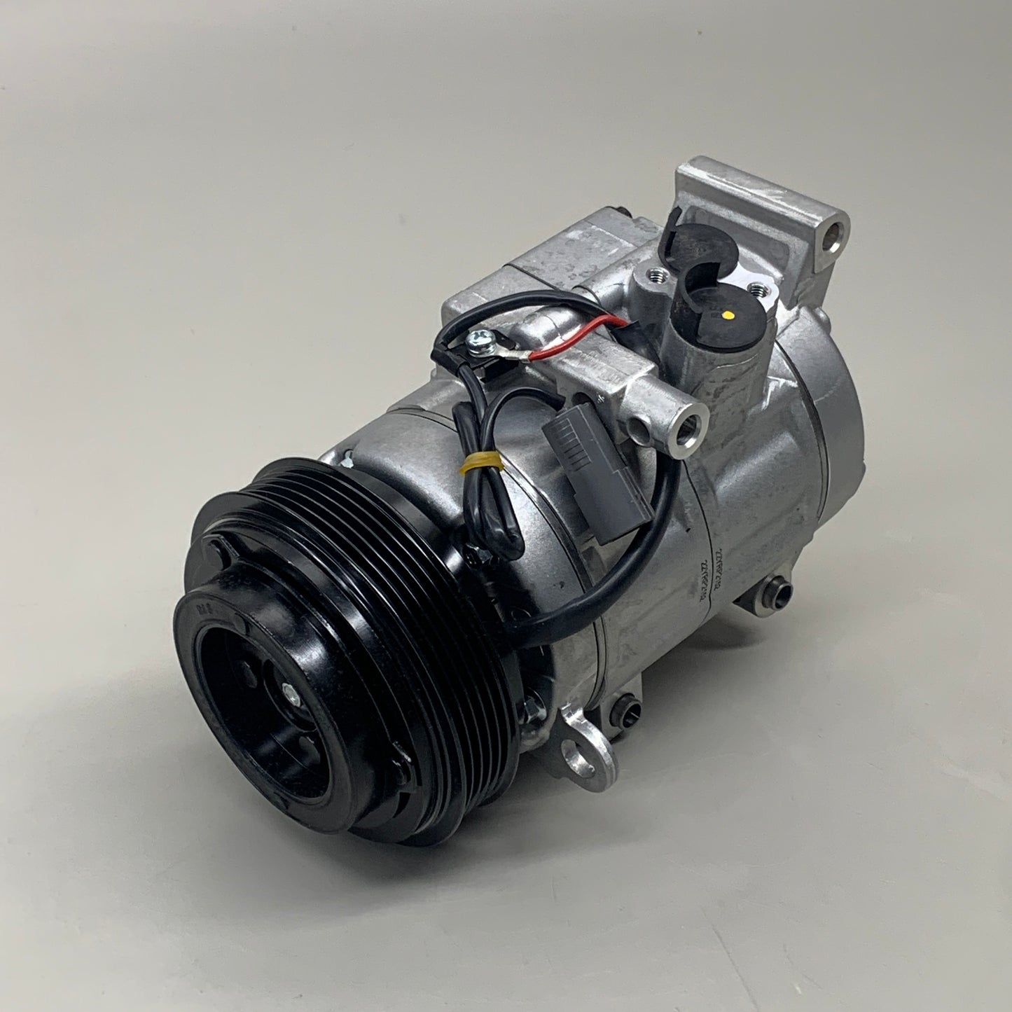 DENSO R-134A A/C Compressor With Clutch 06923 471-6074