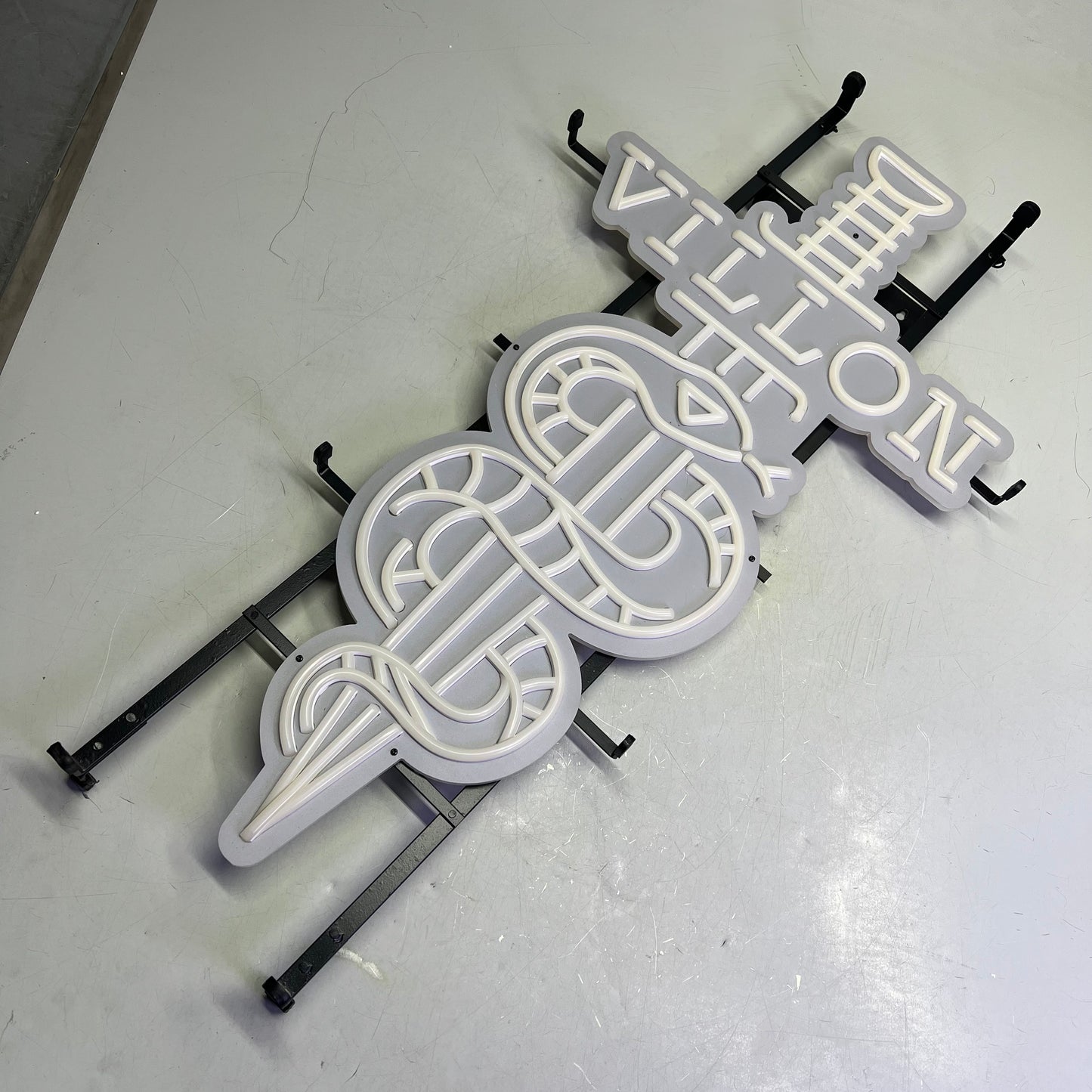 ZA@ VILLION LED Neon Light Sword W/ Wrap Around Snake 35"x20"