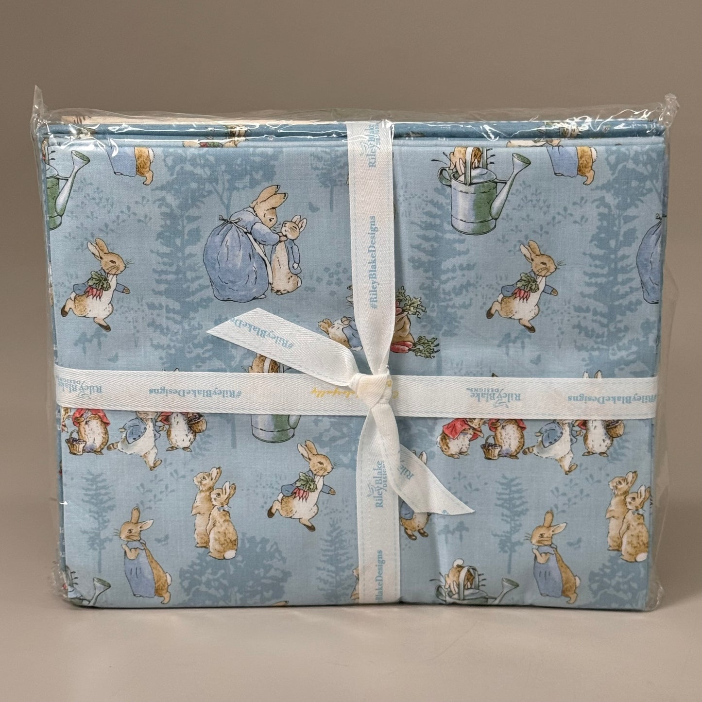 RILEY BLAKE DESIGN The Tale of Peter Rabbit Fabric 6 Cuts of 1 Yd Blue 1Yd14700B