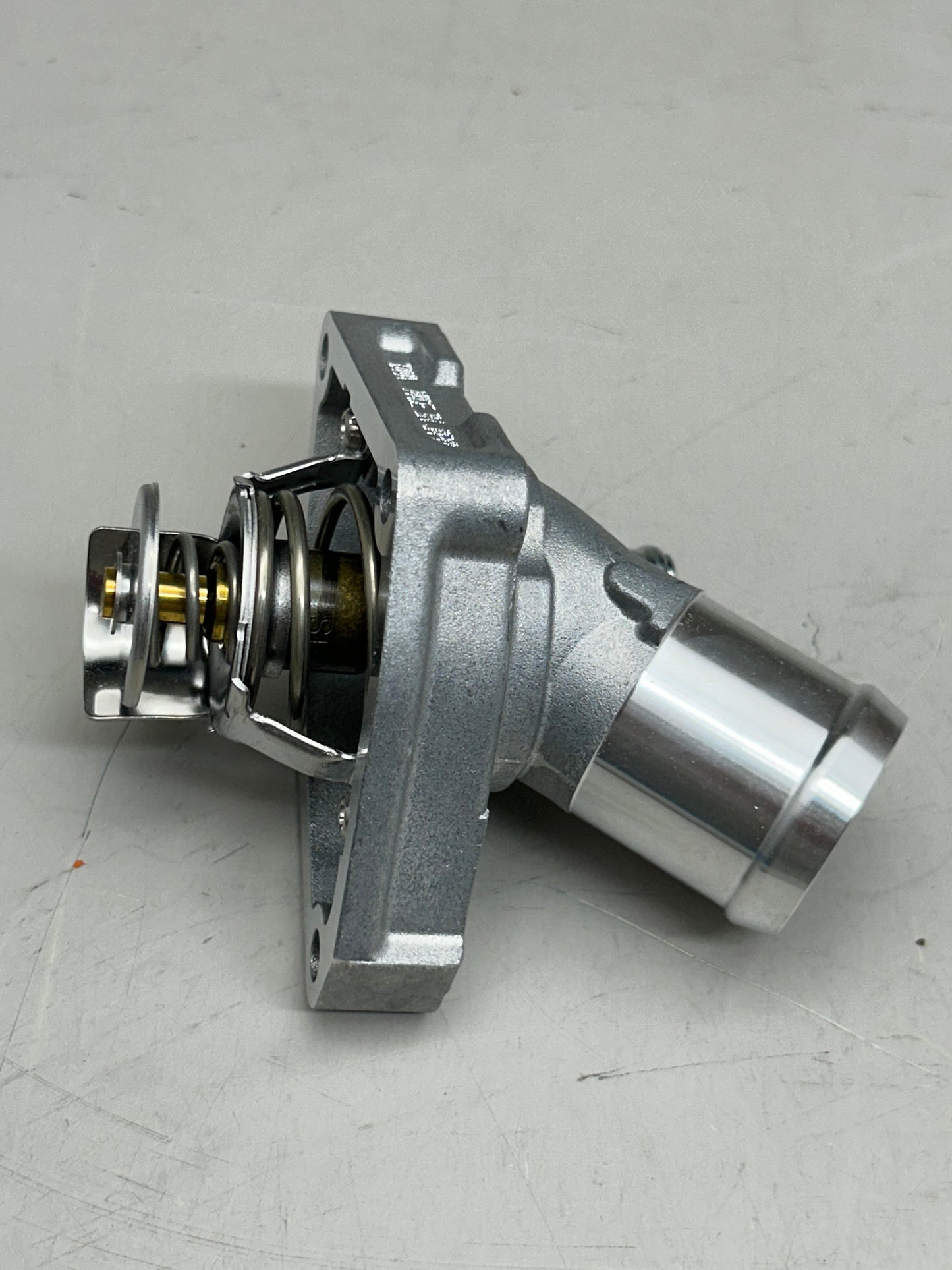 MAHLE Engine Coolant Thermostat Replacement Part For Nissan TI25382D