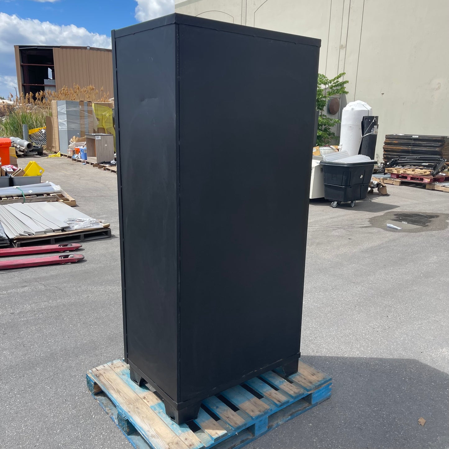 JAMCO Steel Storage Cabinet W/ 122 Yellow Bins 78" x 36" x 24" Dark Grey DF236BL