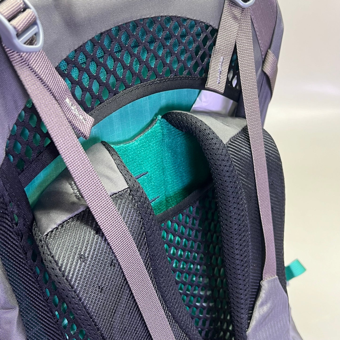 GREGORY Jade 28L Backpack W/ Free Float System & 3D Hip Belt SM/MD Mist Grey