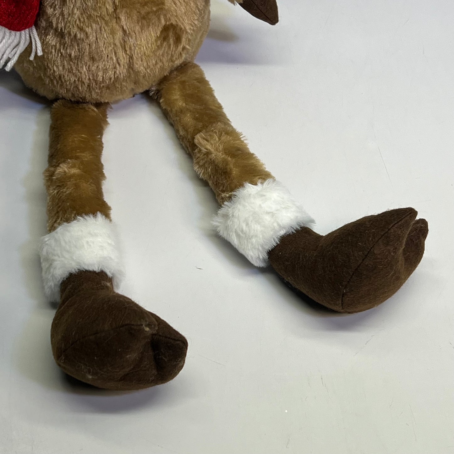 GERSON Plush Holiday Highland Cow Shelf Sitter 24" Light Brown 2801210