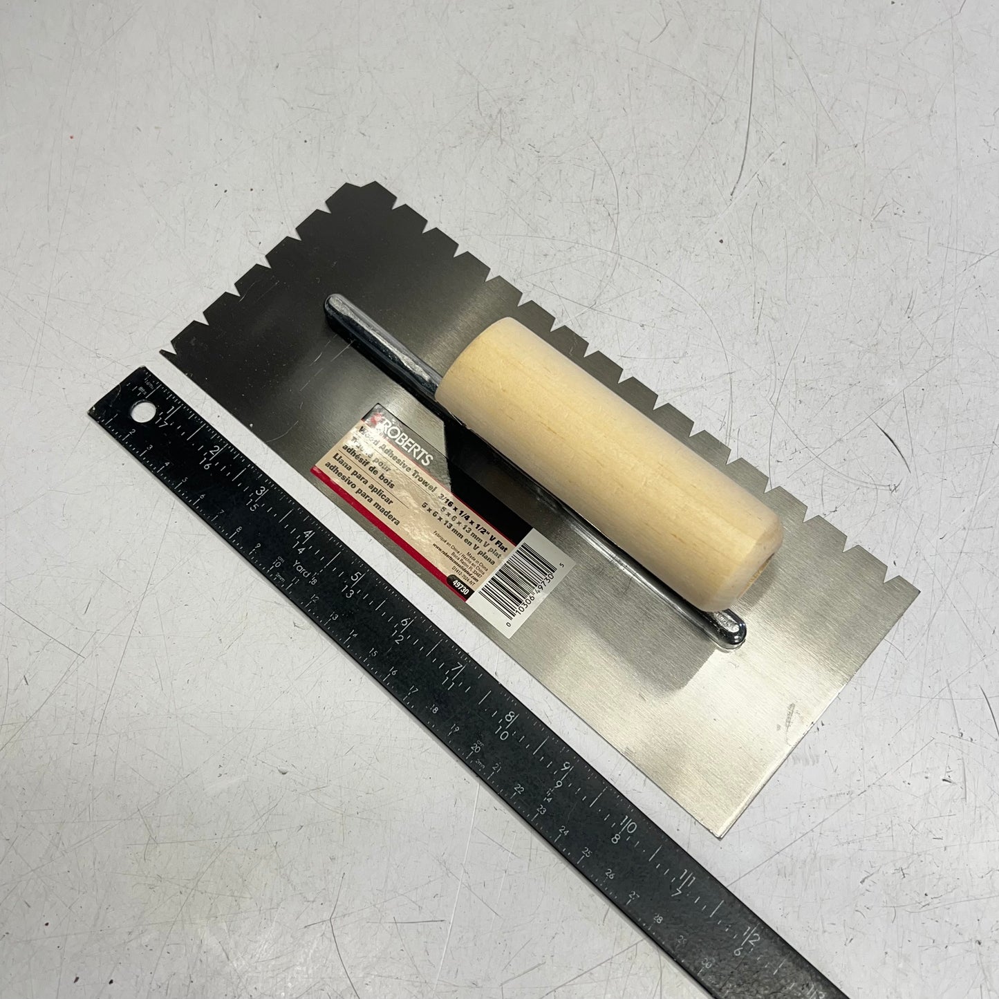 ZA@ ROBERTS  Wood Adhesive Trowel 3/16 x 1/4 x 1/2" V Flat Tan 49730